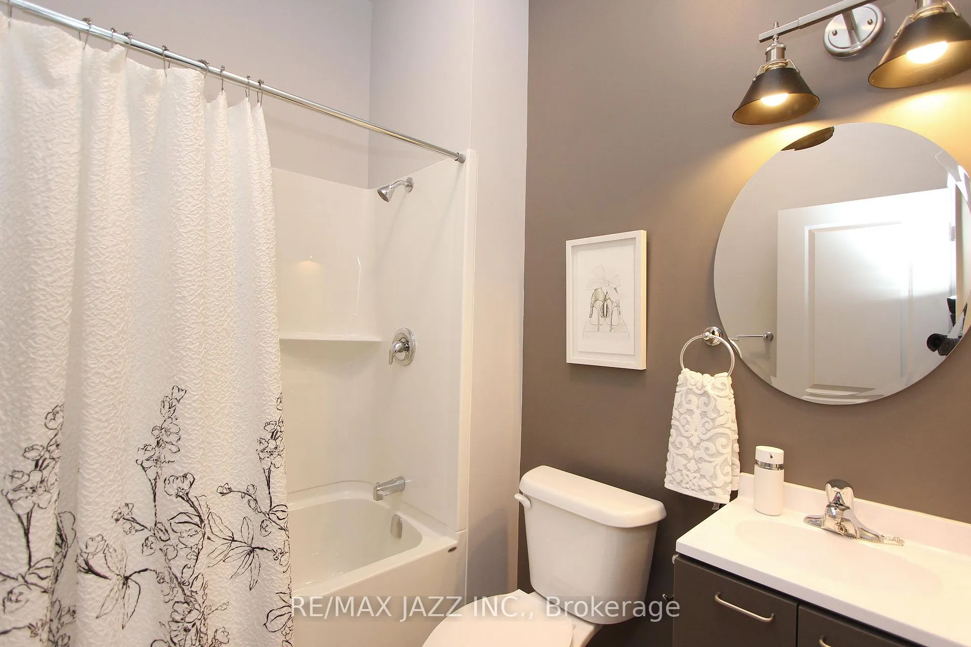 Photo 13 of Unit 305, 14 1/2 King Street E, Oshawa, O'Neill — HOMEH