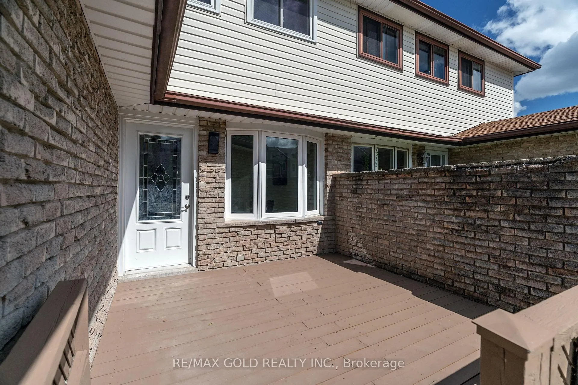 Photo 2 of 384 Westwood Drive, Kitchener — HOMEH