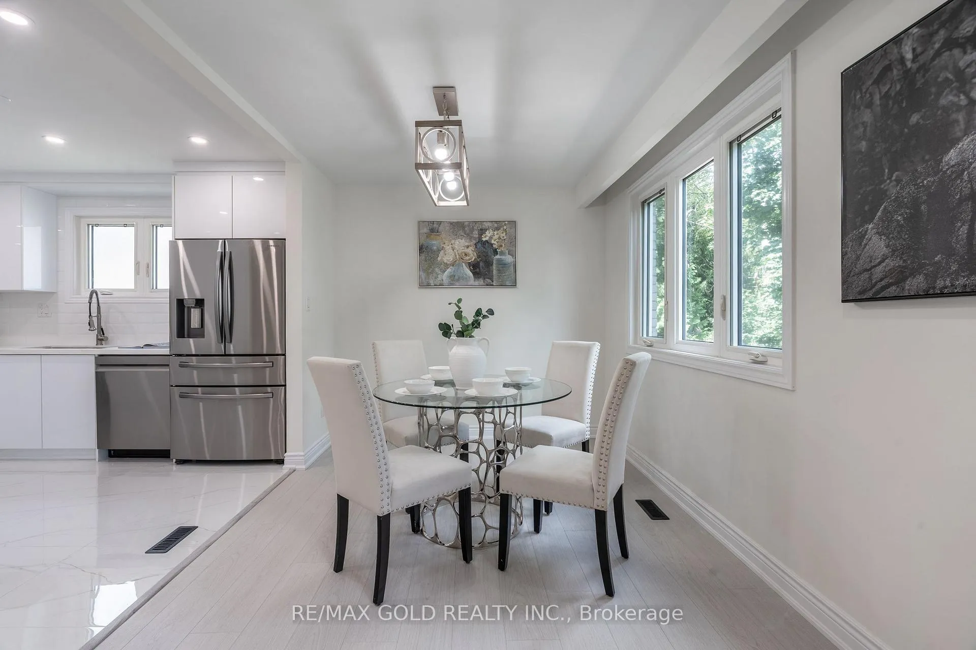 Photo 11 of 384 Westwood Drive, Kitchener — HOMEH