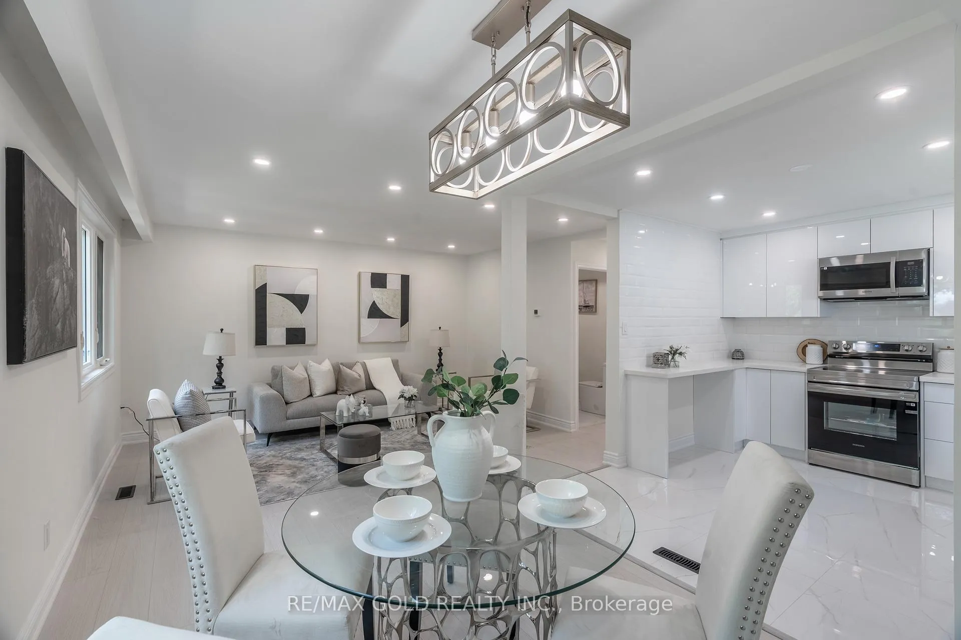 Photo 13 of 384 Westwood Drive, Kitchener — HOMEH