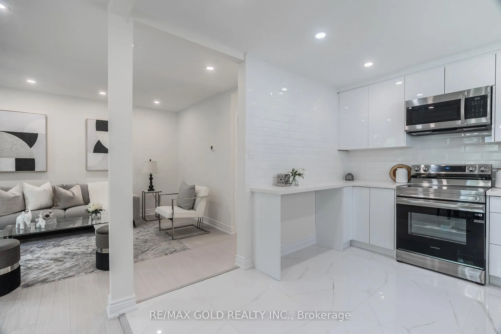 Photo 14 of 384 Westwood Drive, Kitchener — HOMEH
