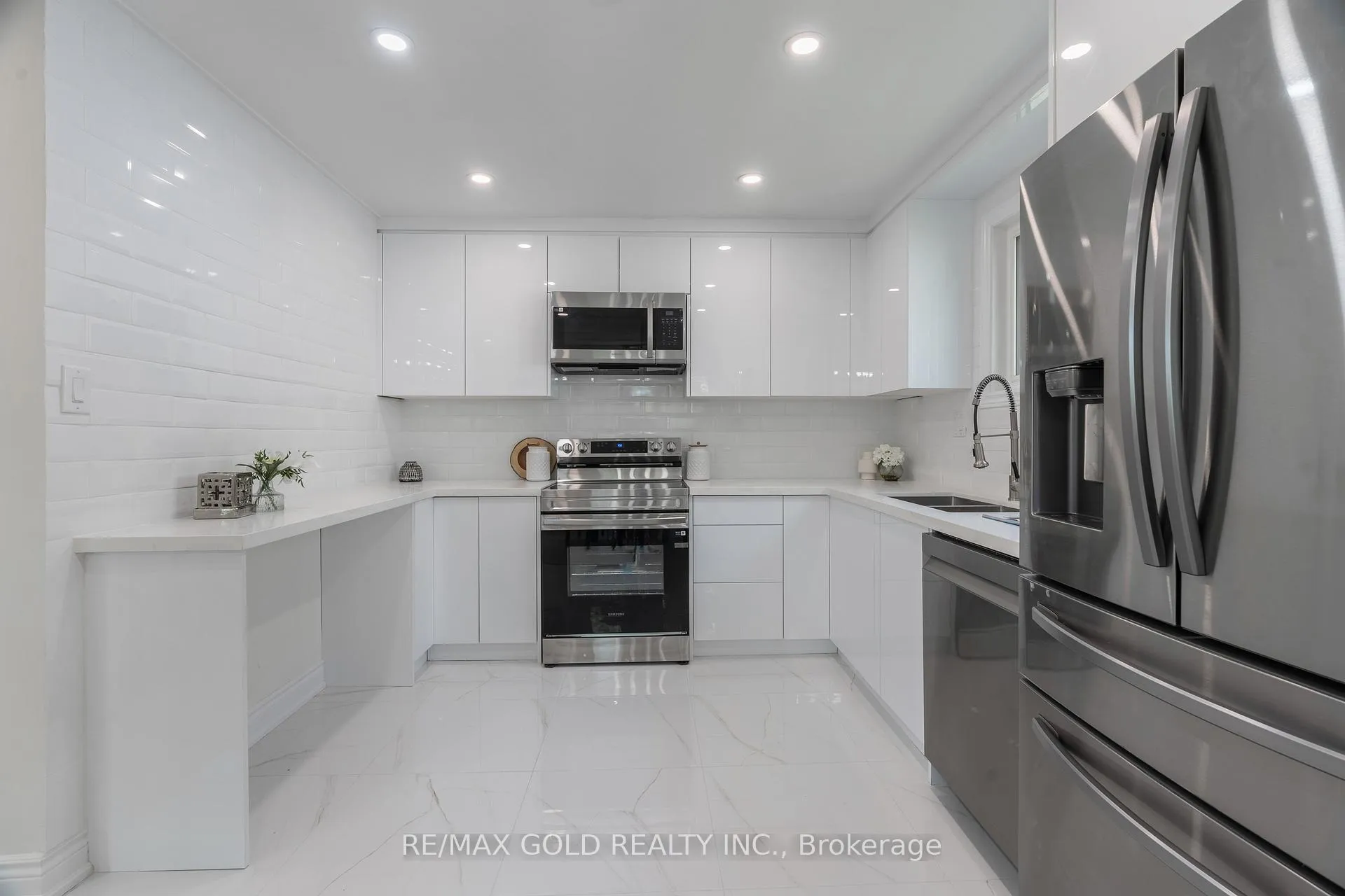 Photo 15 of 384 Westwood Drive, Kitchener — HOMEH