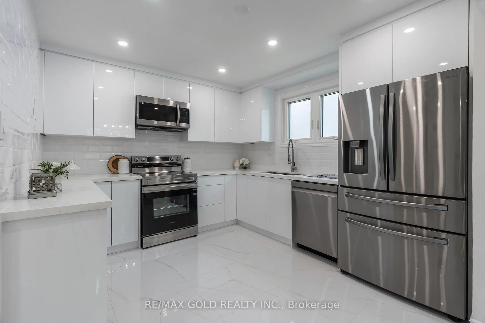 Photo 16 of 384 Westwood Drive, Kitchener — HOMEH