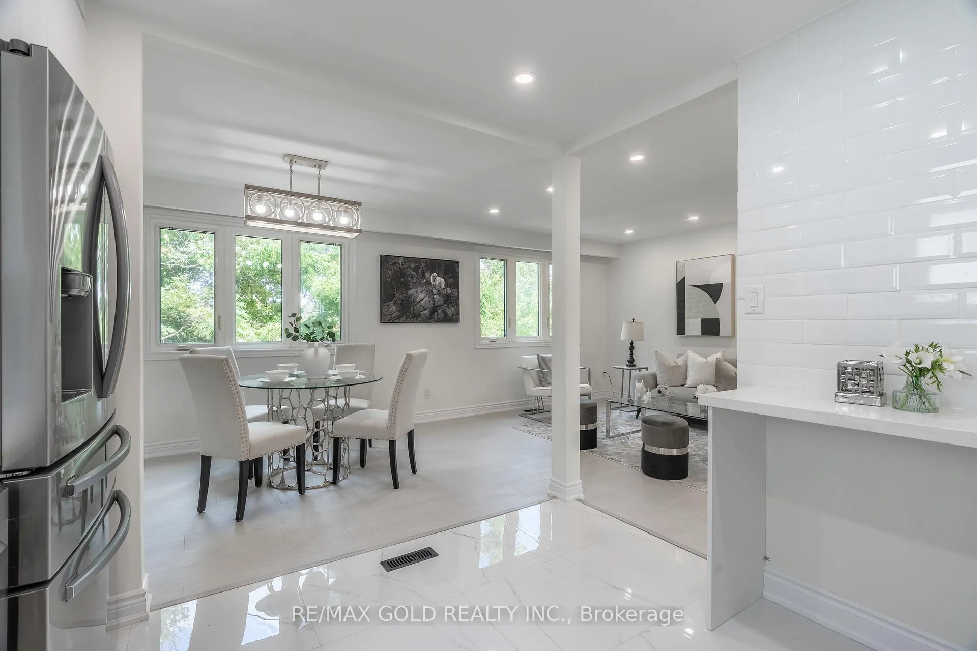 Photo 17 of 384 Westwood Drive, Kitchener — HOMEH
