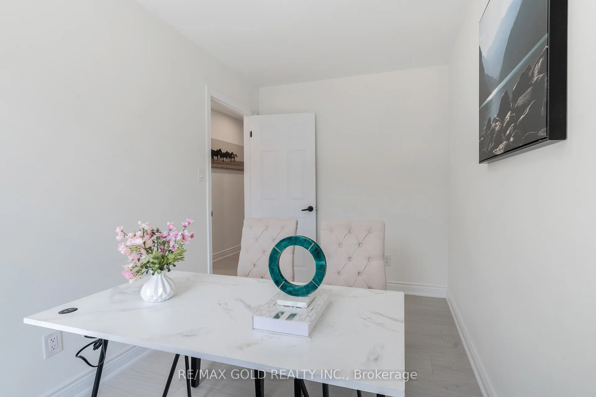 Photo 19 of 384 Westwood Drive, Kitchener — HOMEH