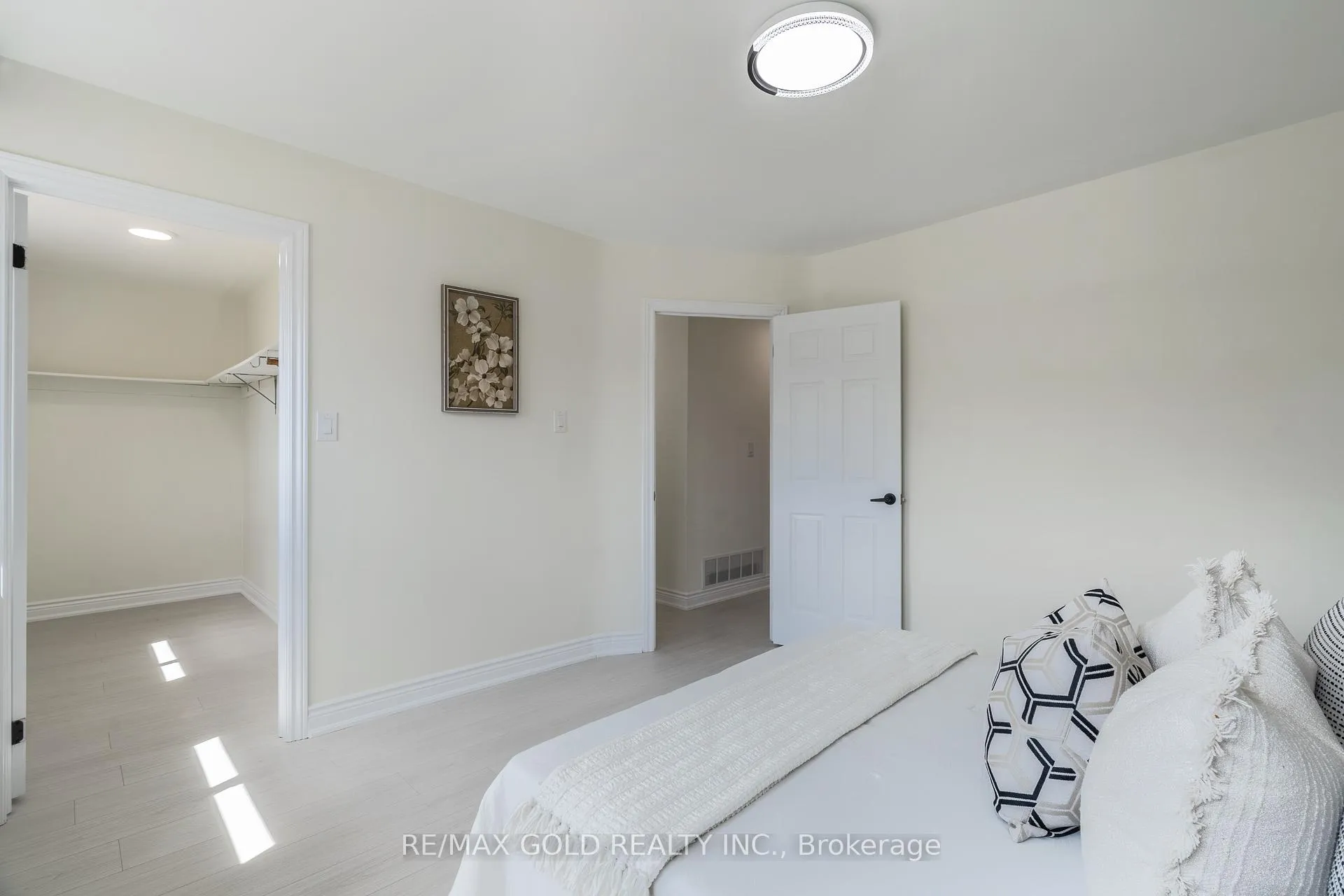 Photo 22 of 384 Westwood Drive, Kitchener — HOMEH