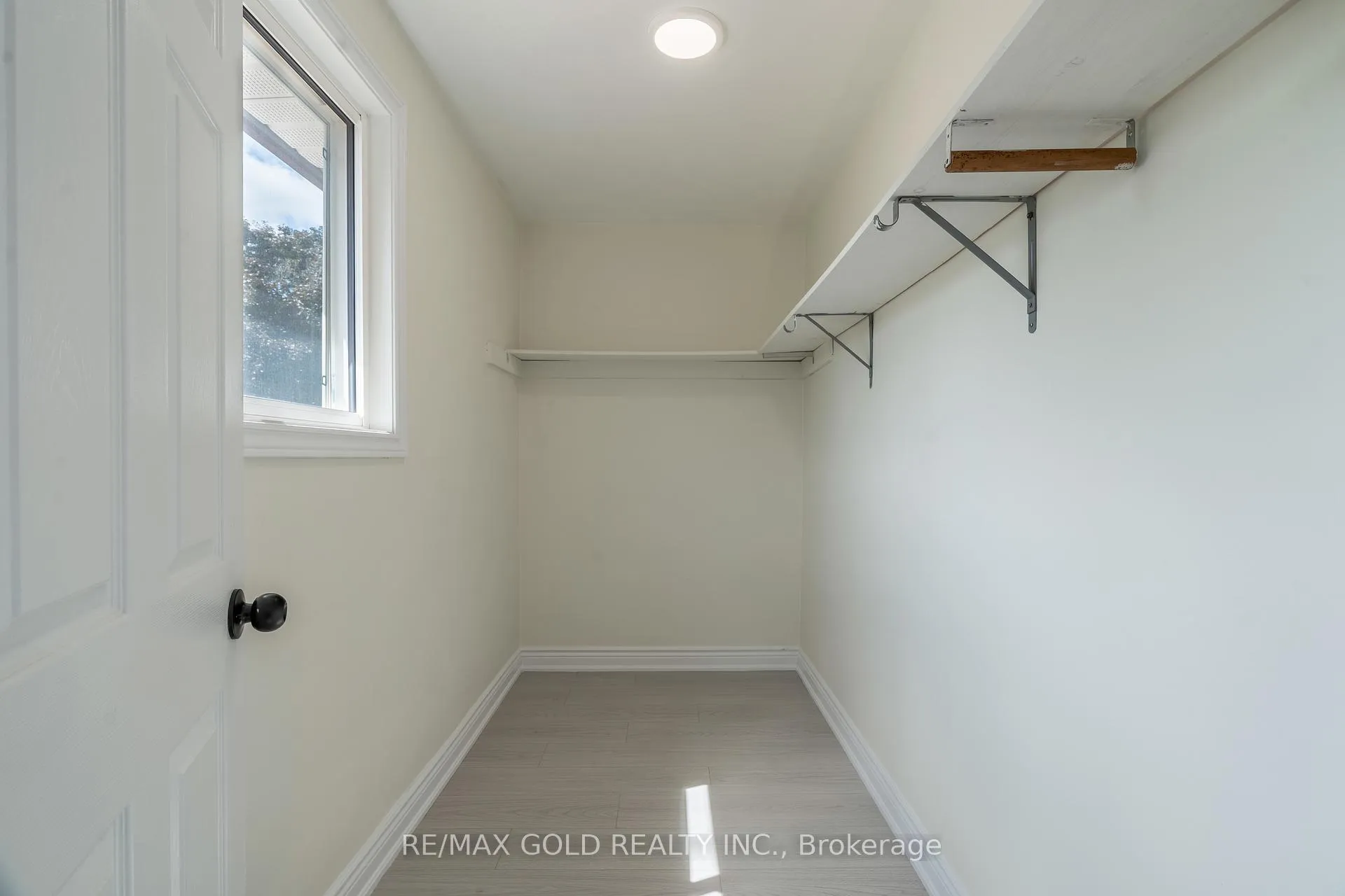 Photo 23 of 384 Westwood Drive, Kitchener — HOMEH