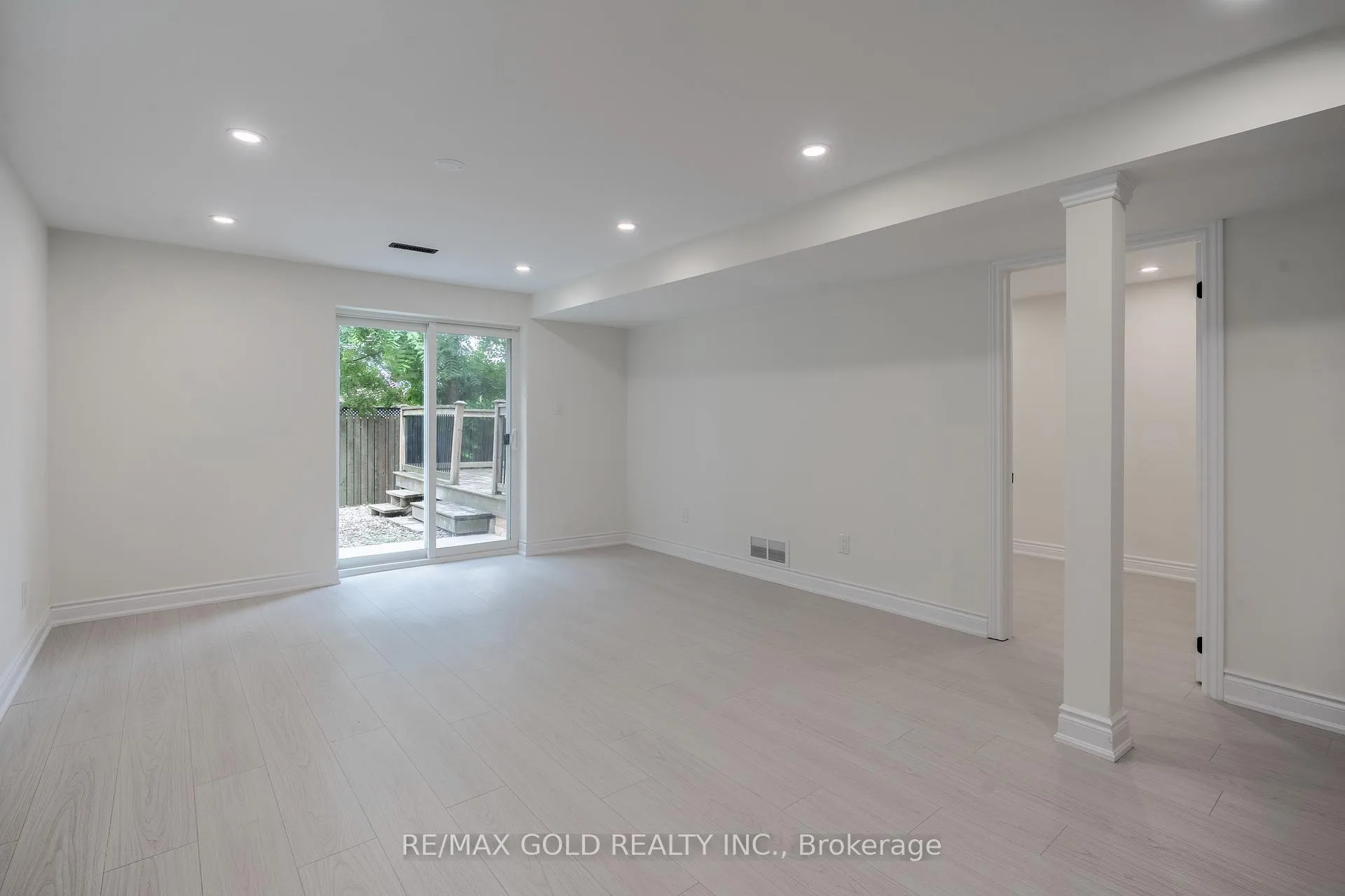 Photo 34 of 384 Westwood Drive, Kitchener — HOMEH