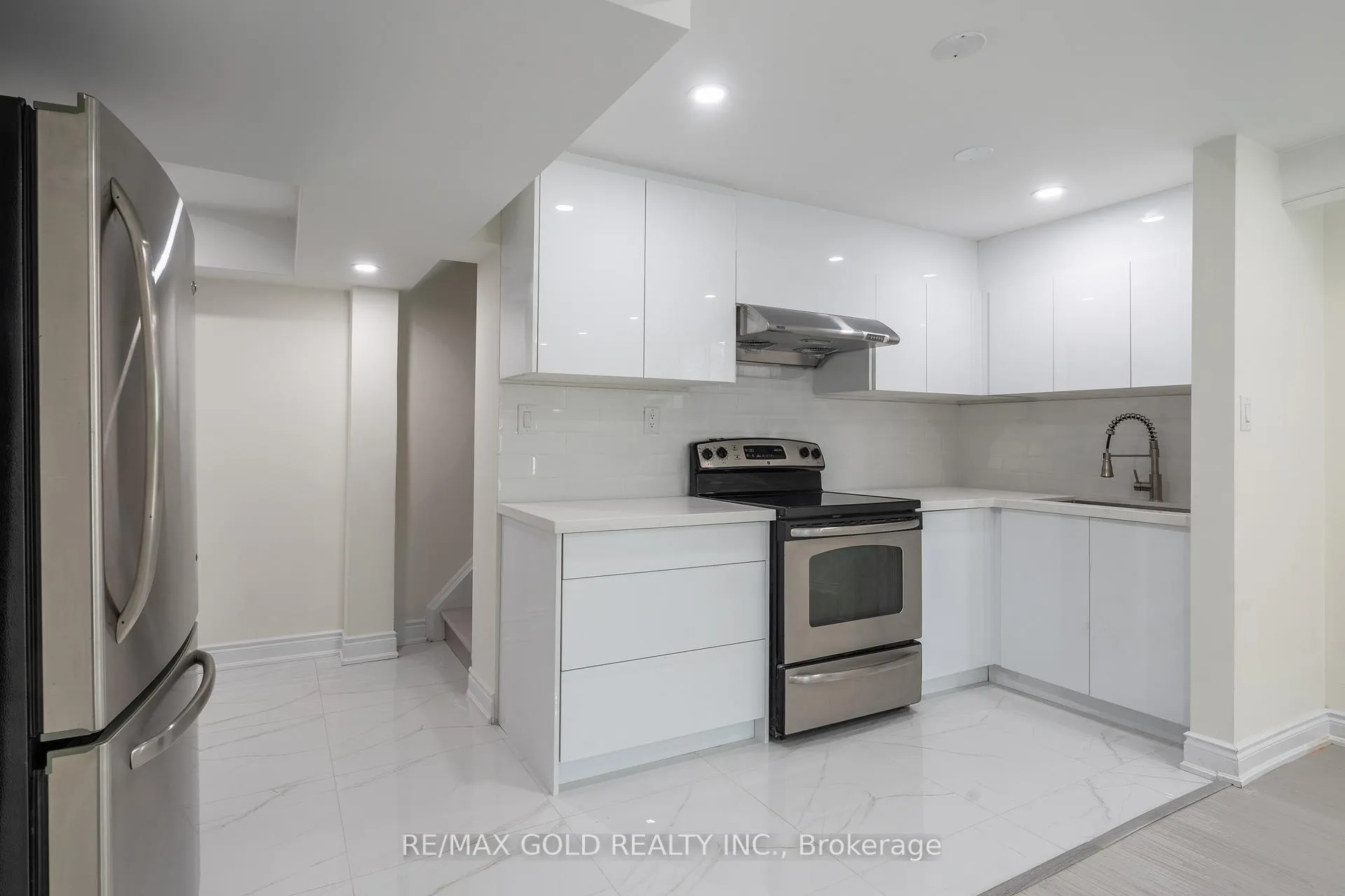 Photo 35 of 384 Westwood Drive, Kitchener — HOMEH