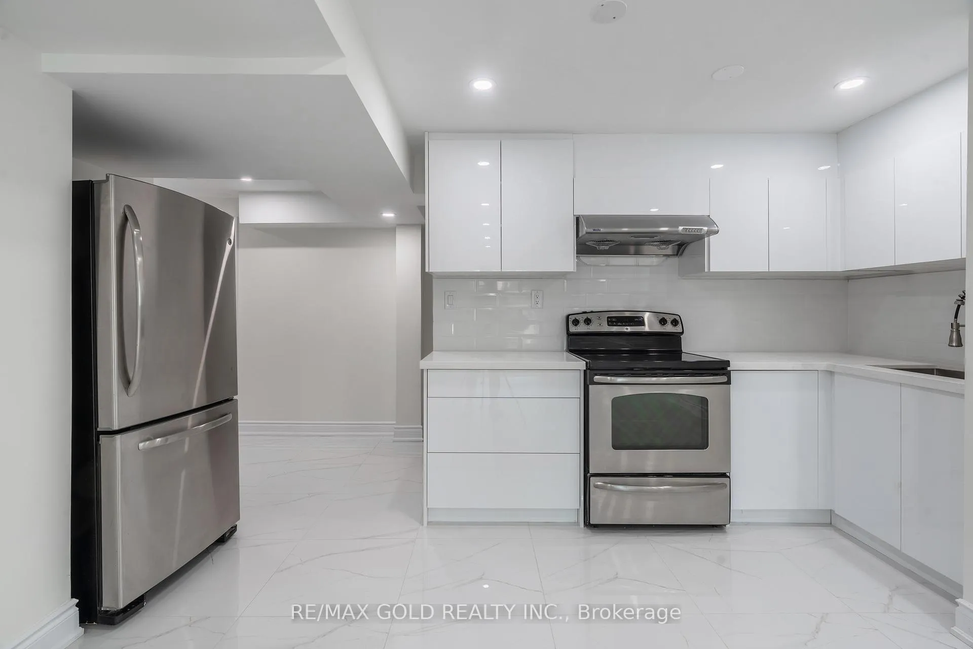 Photo 36 of 384 Westwood Drive, Kitchener — HOMEH
