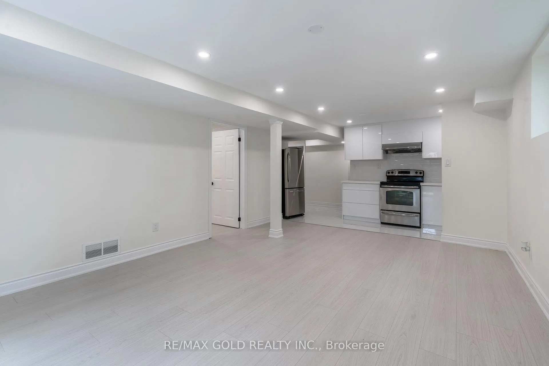 Photo 37 of 384 Westwood Drive, Kitchener — HOMEH