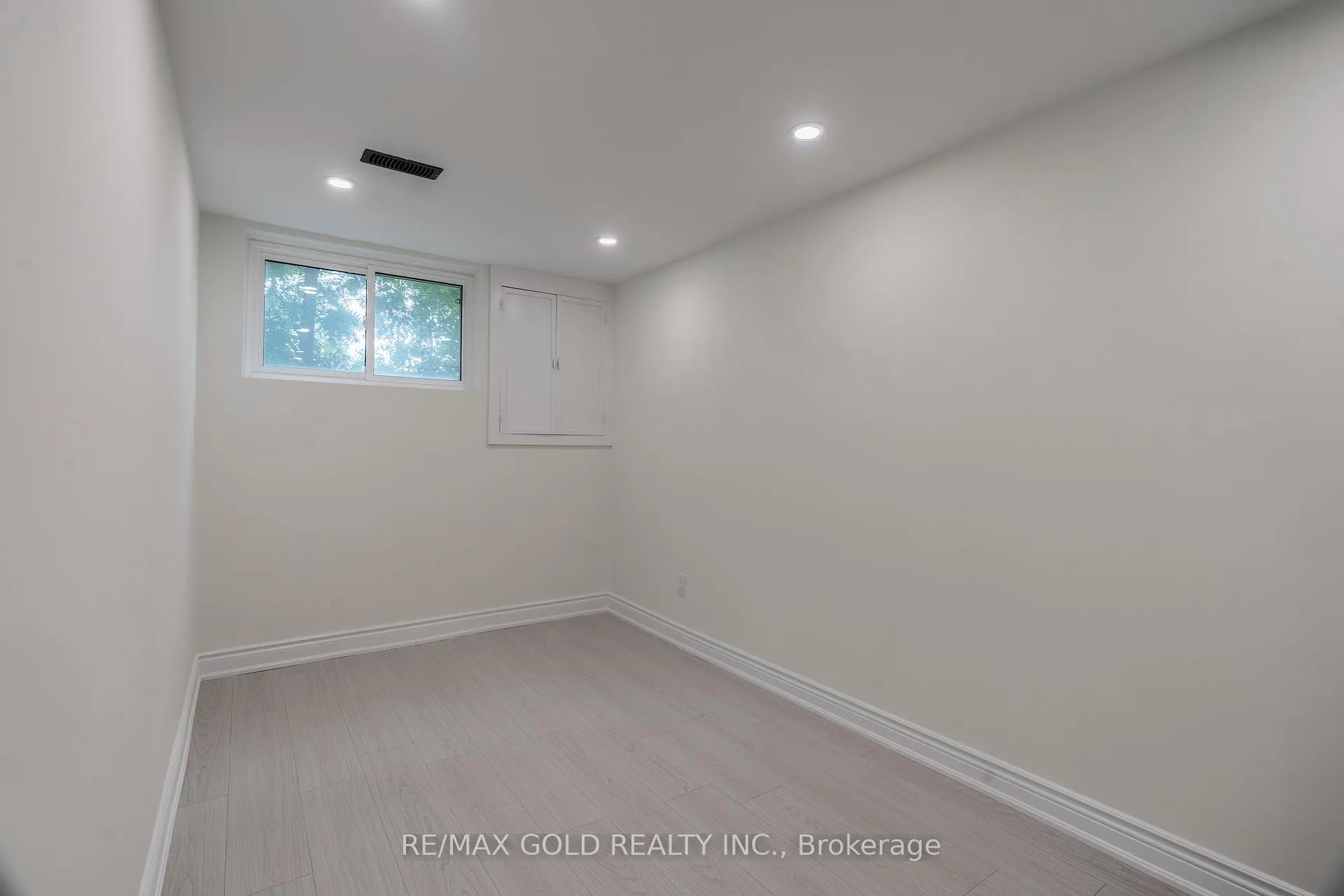 Photo 39 of 384 Westwood Drive, Kitchener — HOMEH