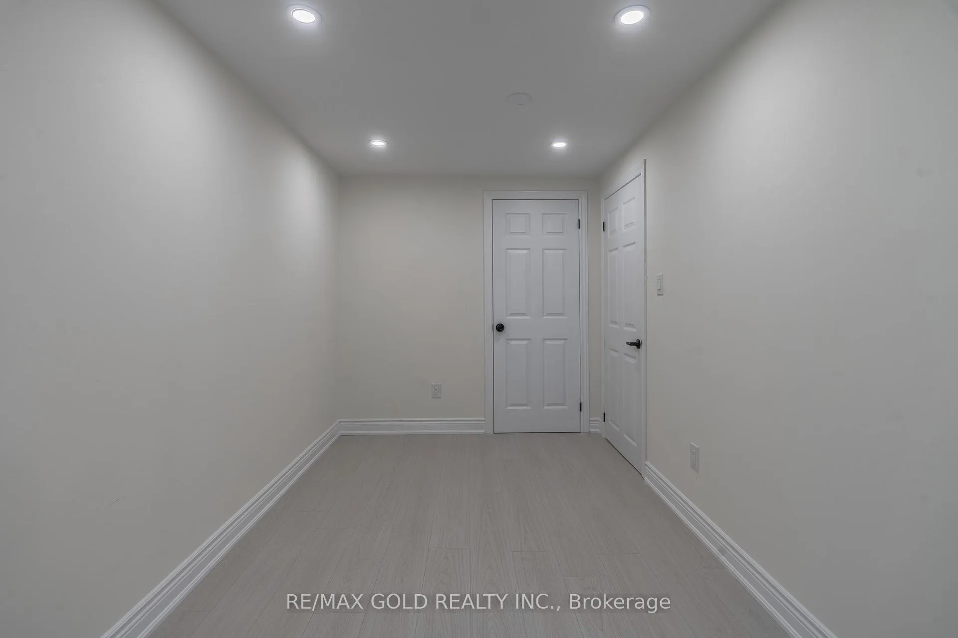 Photo 40 of 384 Westwood Drive, Kitchener — HOMEH