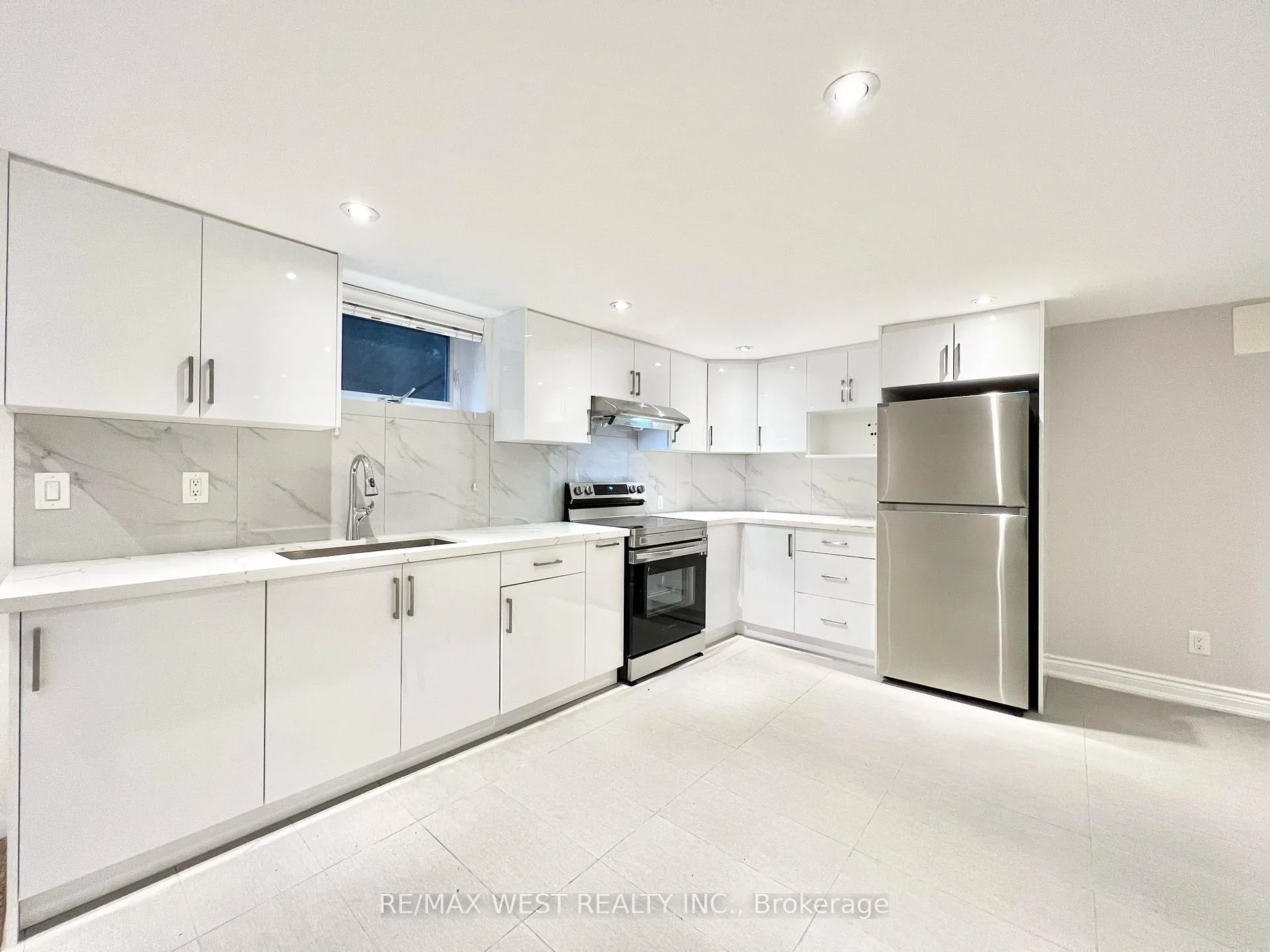 Photo 5 of Unit Lower, 1954 Danforth Avenue, Toronto, East End-Danforth — HOMEH
