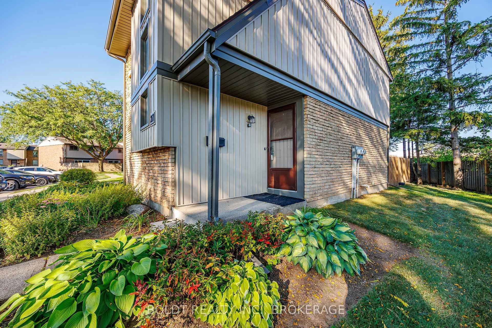 Photo 3 of Unit 27, 302 Vine Street, St. Catharines, Carlton/Bunting — HOMEH