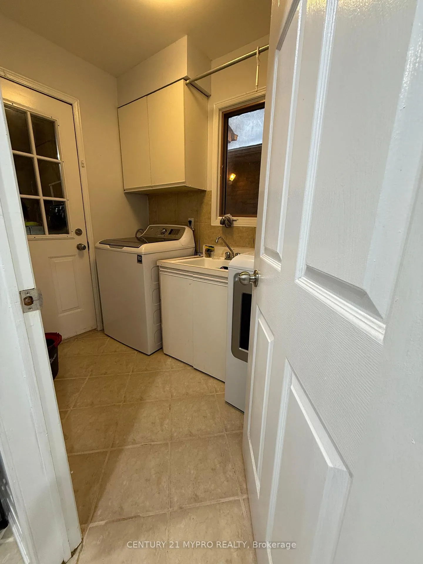 Photo 1 of Unit Room 1, 20 Wright Crescent, Ajax, Central — HOMEH