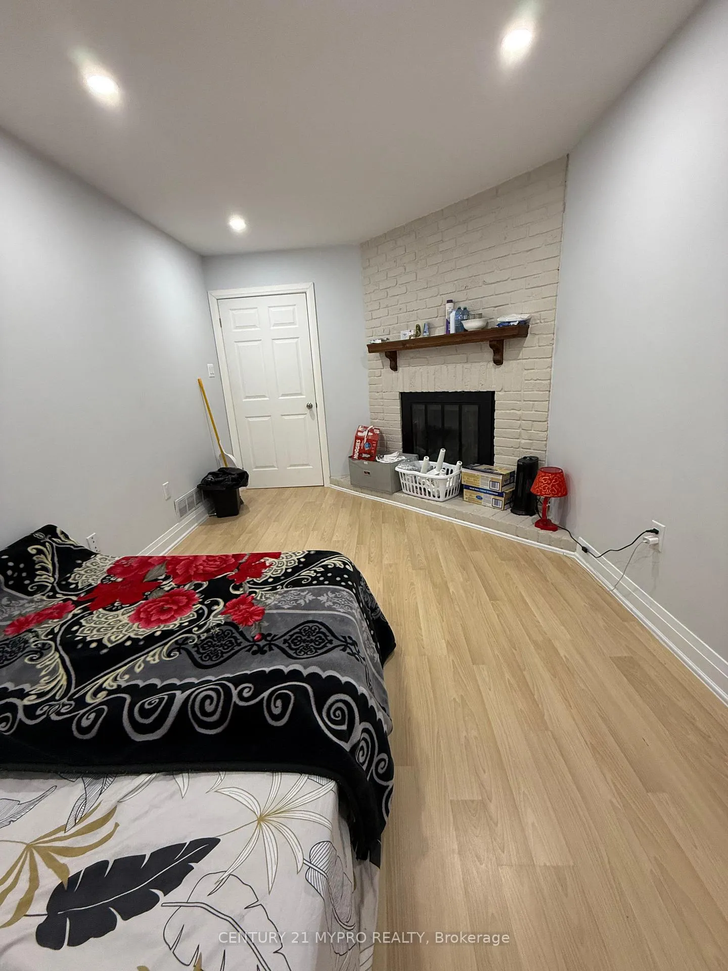 Photo 3 of Unit Room 1, 20 Wright Crescent, Ajax, Central — HOMEH