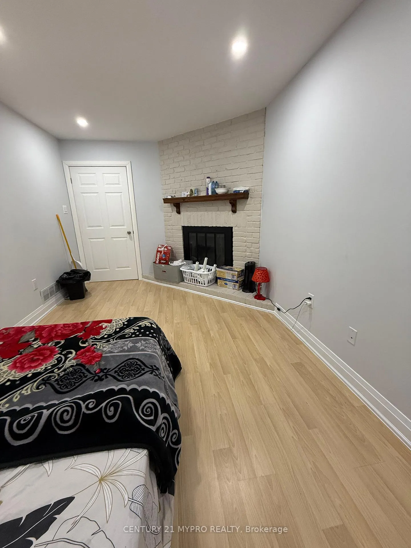 Photo 5 of Unit Room 1, 20 Wright Crescent, Ajax, Central — HOMEH