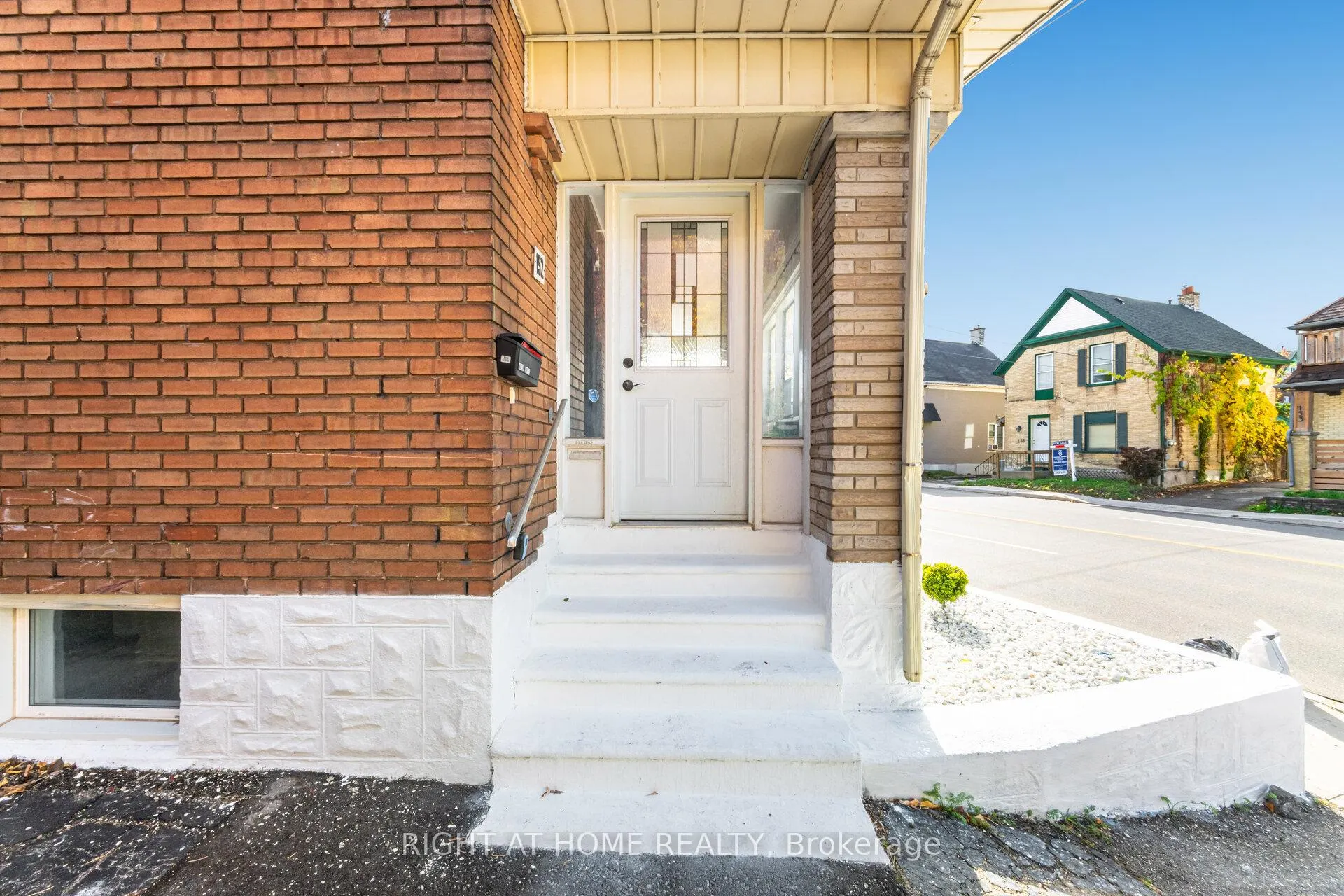 Photo 4 of 152 Weber Street E, Kitchener — HOMEH