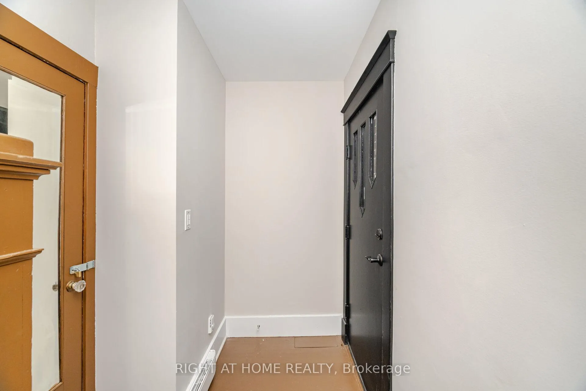 Photo 6 of 152 Weber Street E, Kitchener — HOMEH