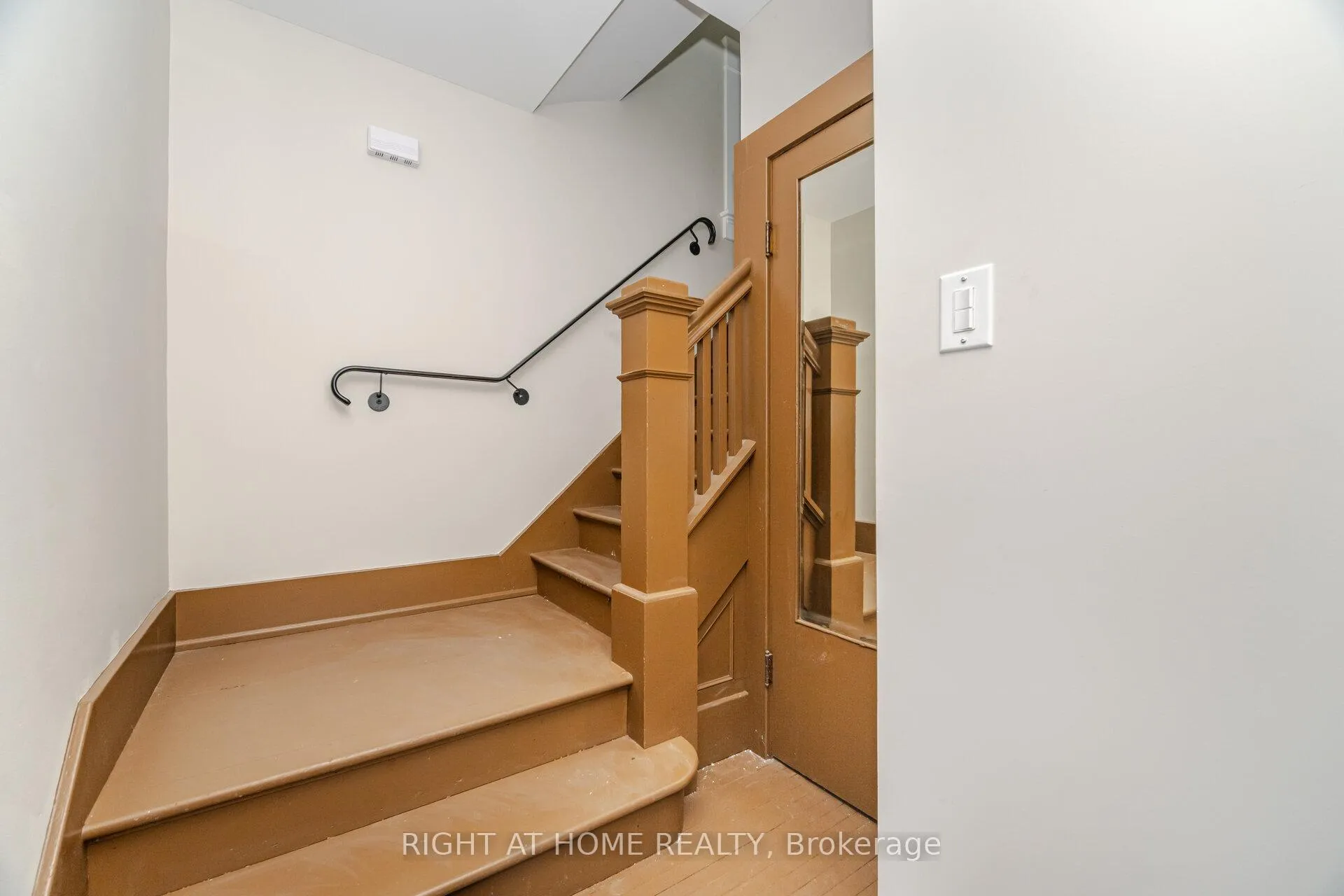 Photo 7 of 152 Weber Street E, Kitchener — HOMEH