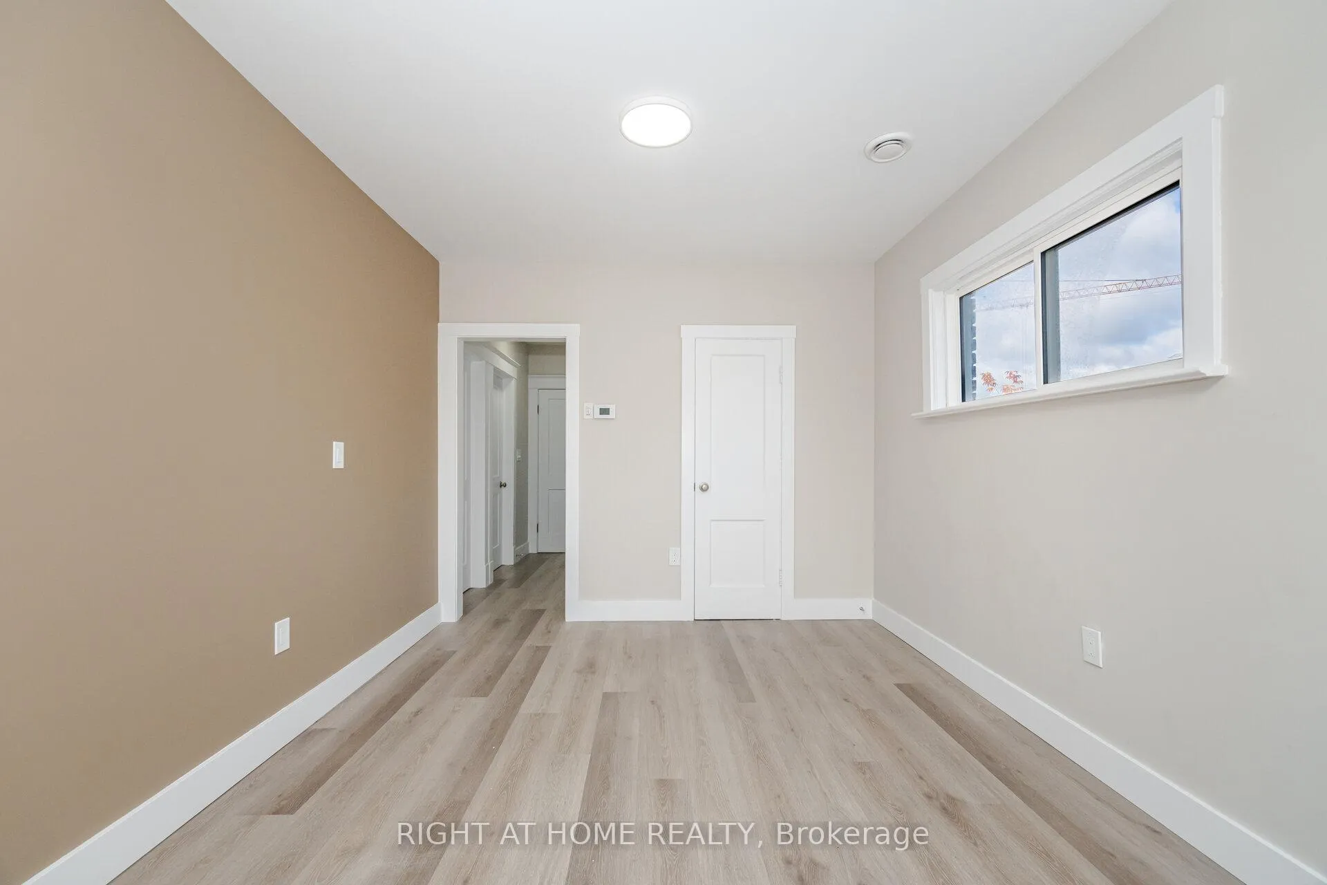 Photo 9 of 152 Weber Street E, Kitchener — HOMEH