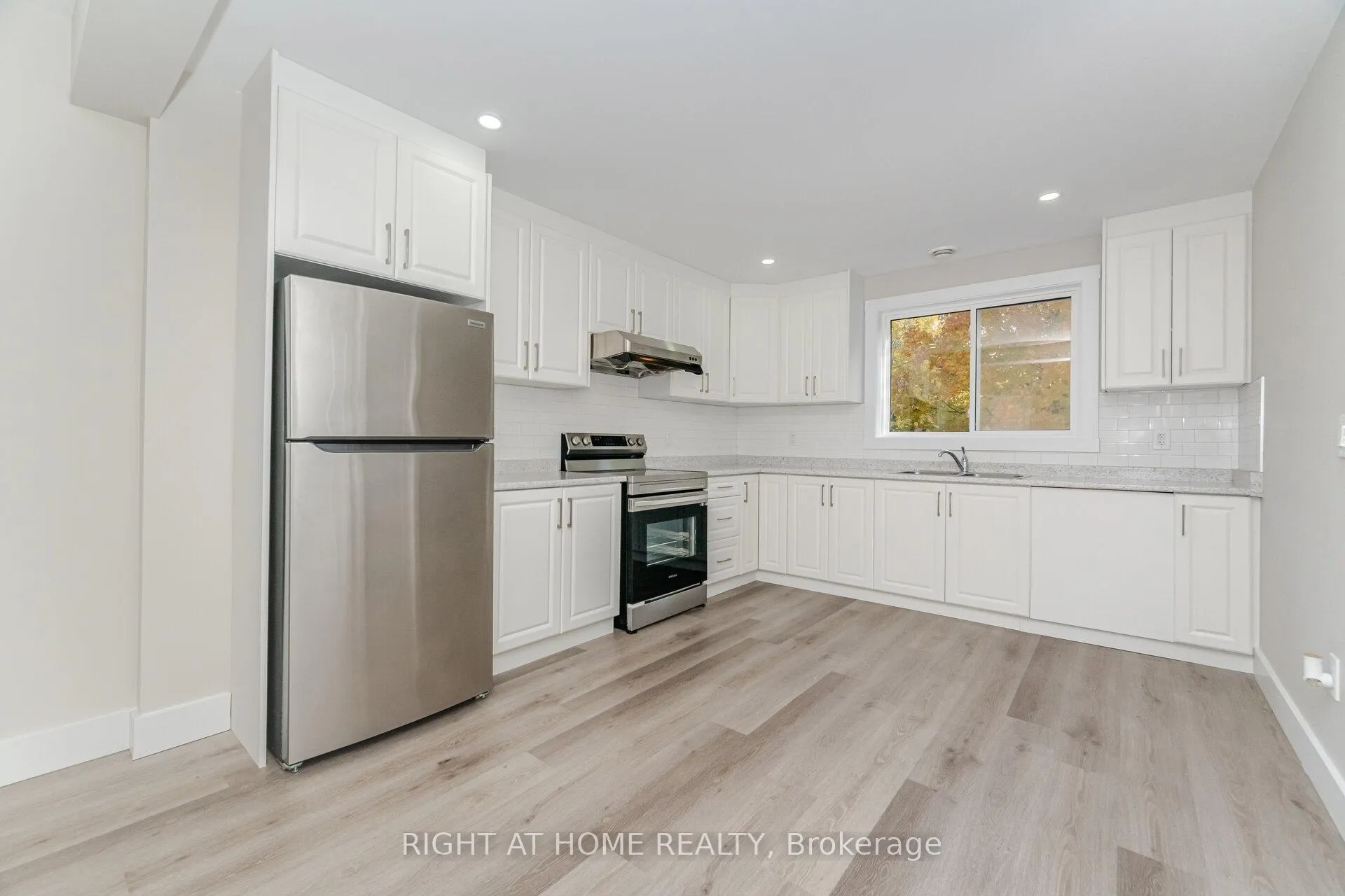 Photo 10 of 152 Weber Street E, Kitchener — HOMEH