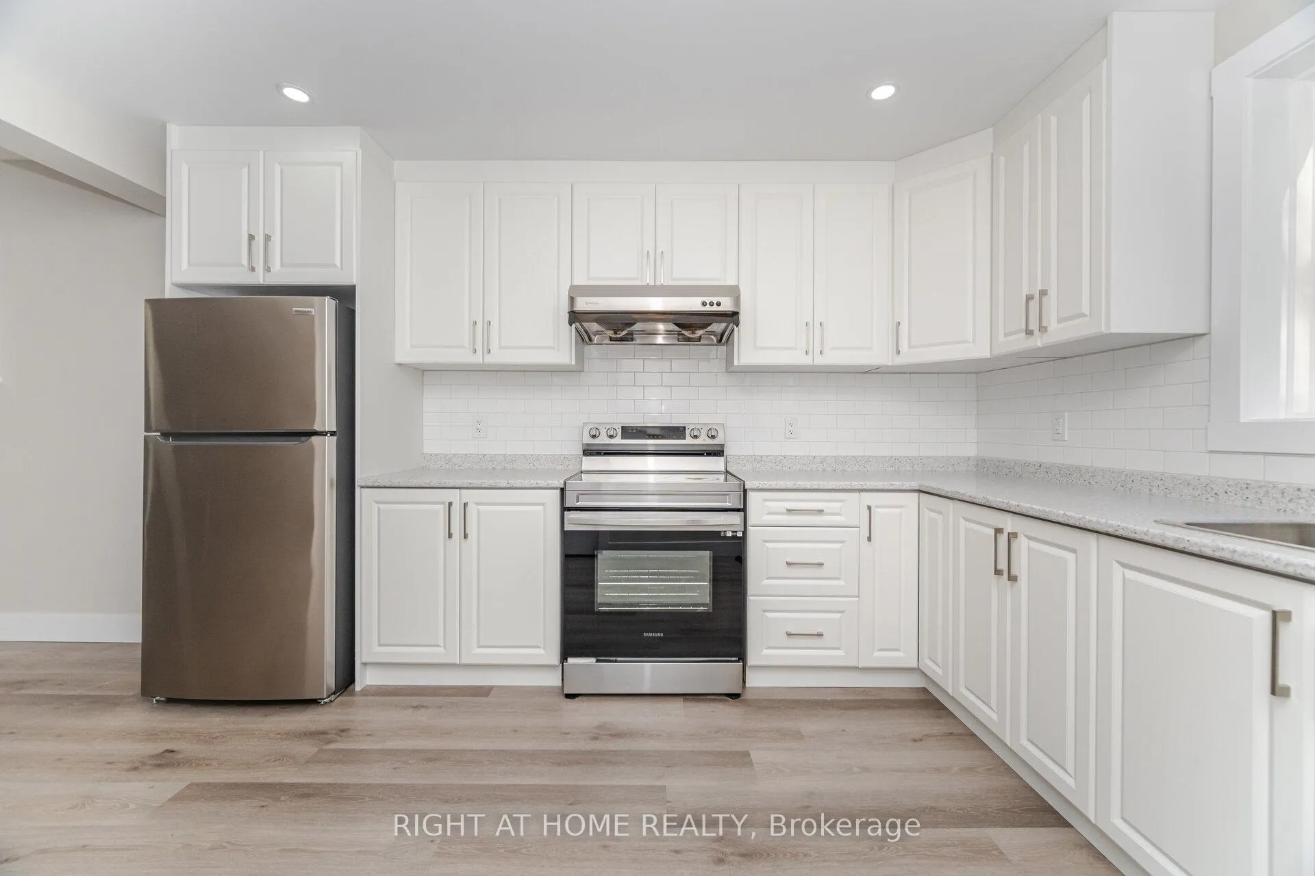 Photo 11 of 152 Weber Street E, Kitchener — HOMEH
