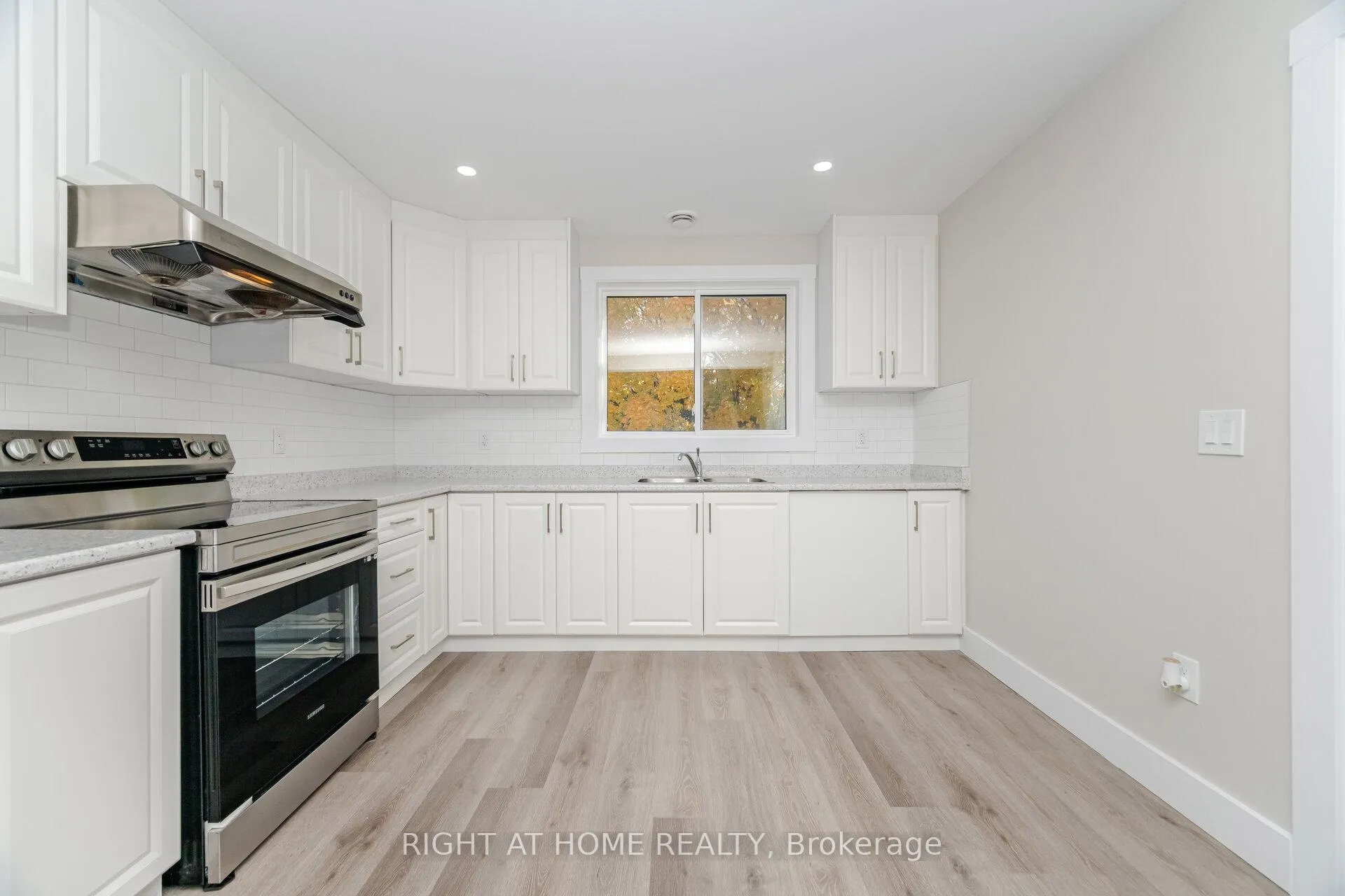 Photo 12 of 152 Weber Street E, Kitchener — HOMEH