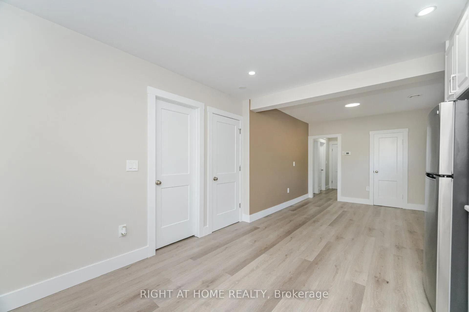 Photo 13 of 152 Weber Street E, Kitchener — HOMEH