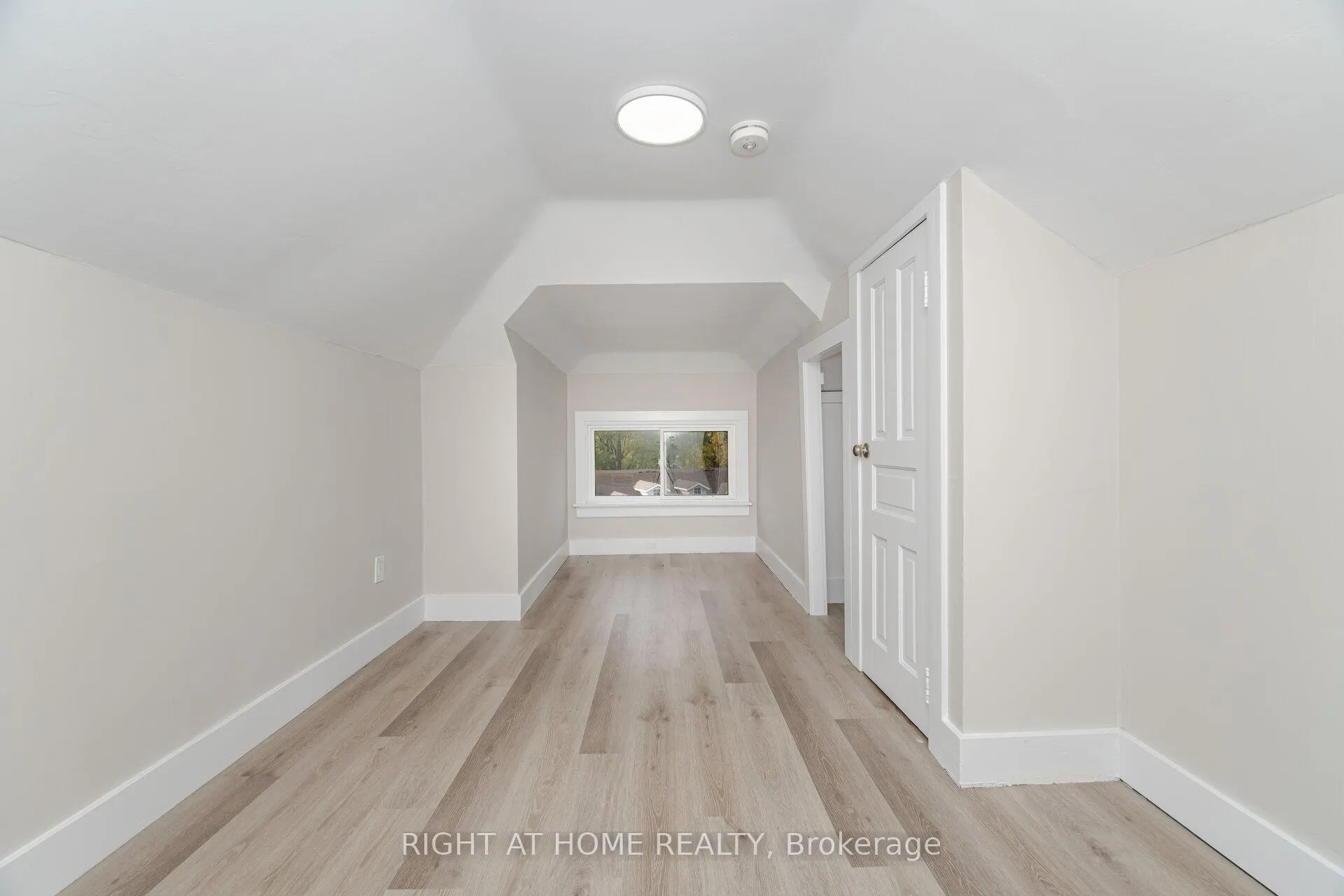 Photo 14 of 152 Weber Street E, Kitchener — HOMEH
