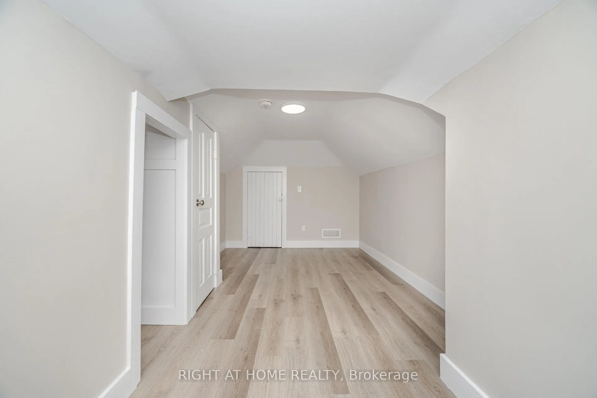 Photo 15 of 152 Weber Street E, Kitchener — HOMEH