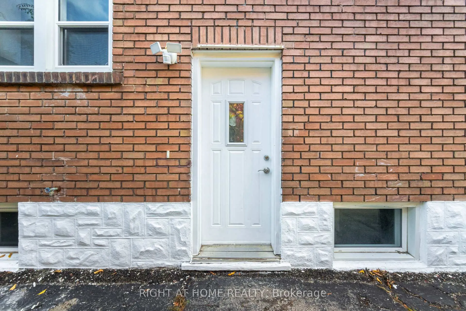 Photo 16 of 152 Weber Street E, Kitchener — HOMEH