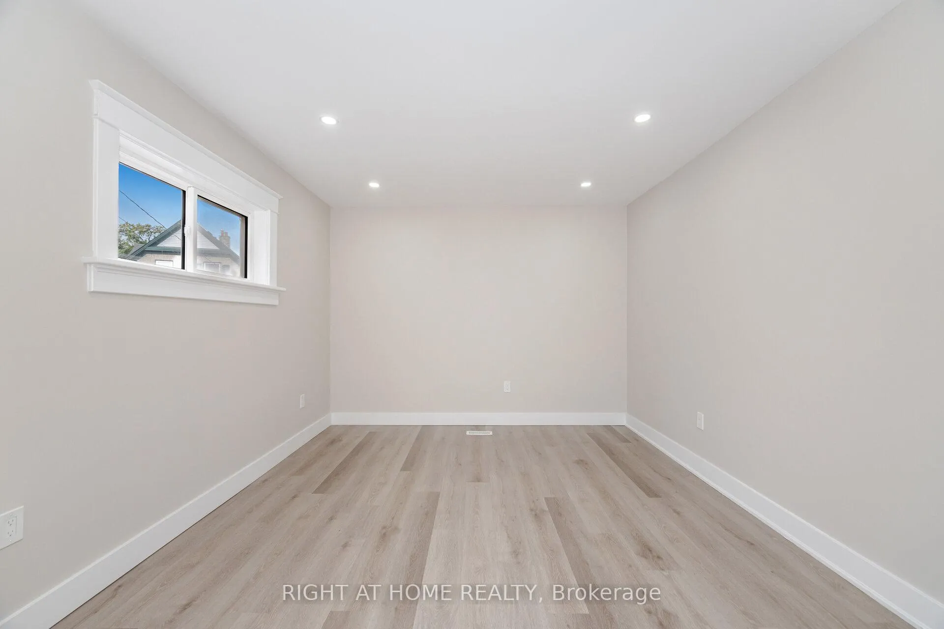 Photo 21 of 152 Weber Street E, Kitchener — HOMEH