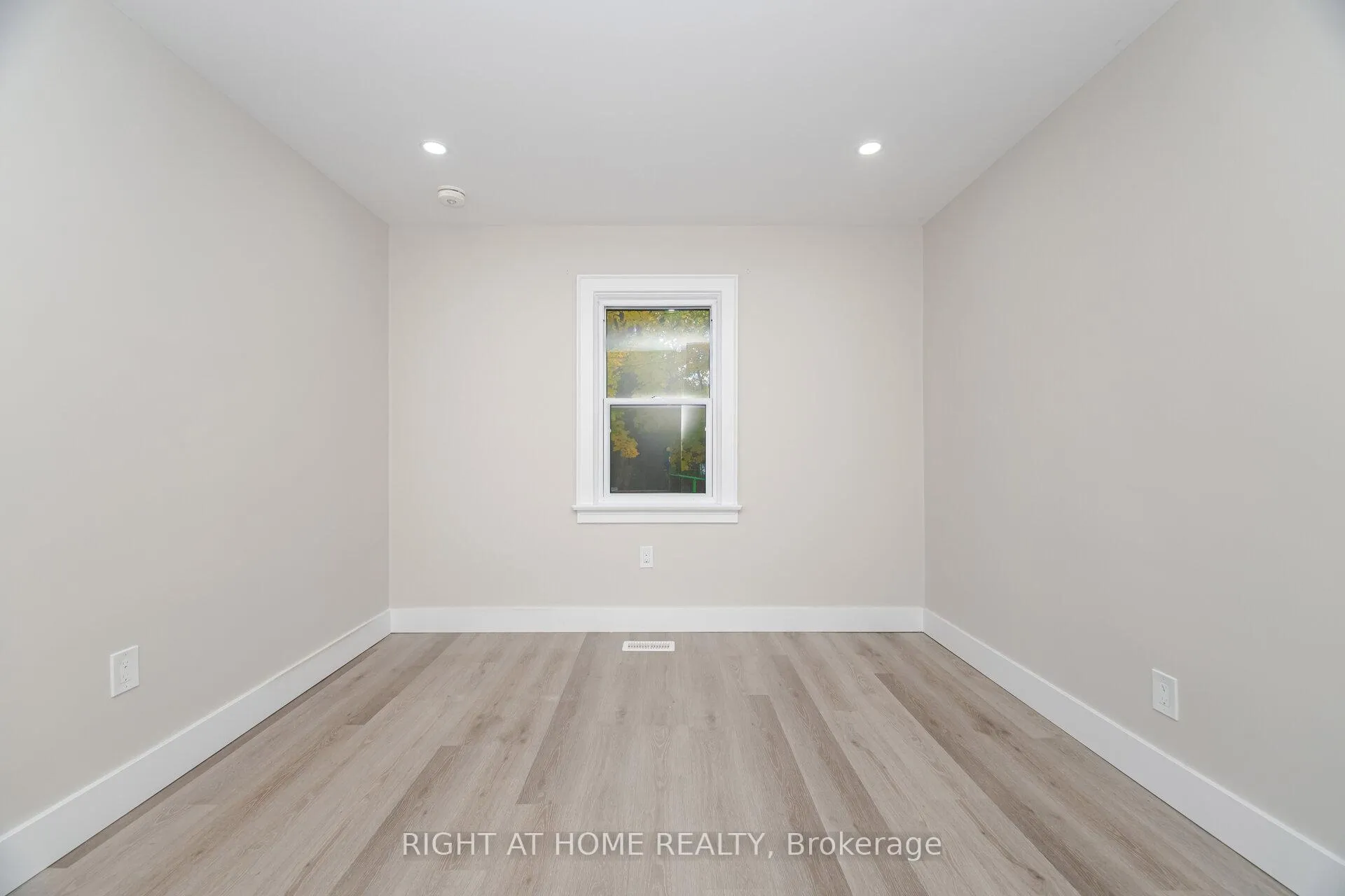 Photo 25 of 152 Weber Street E, Kitchener — HOMEH
