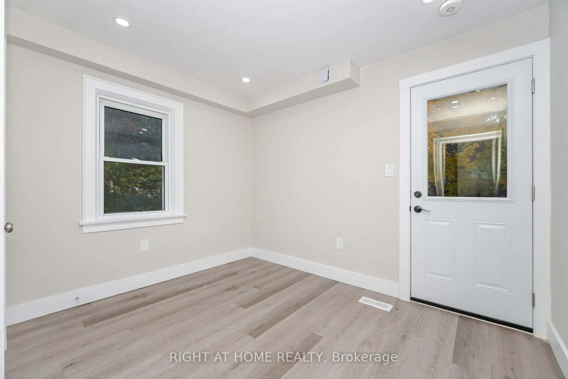 Photo 26 of 152 Weber Street E, Kitchener — HOMEH