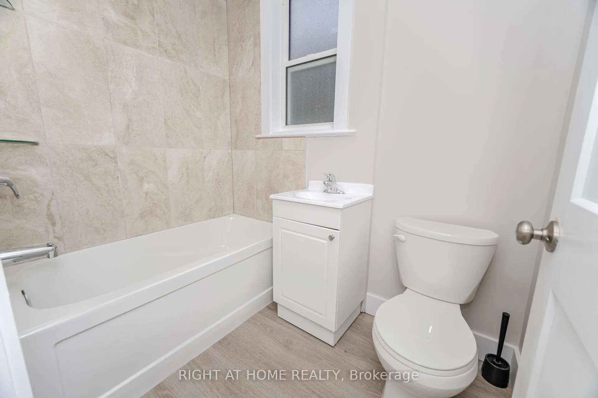 Photo 28 of 152 Weber Street E, Kitchener — HOMEH
