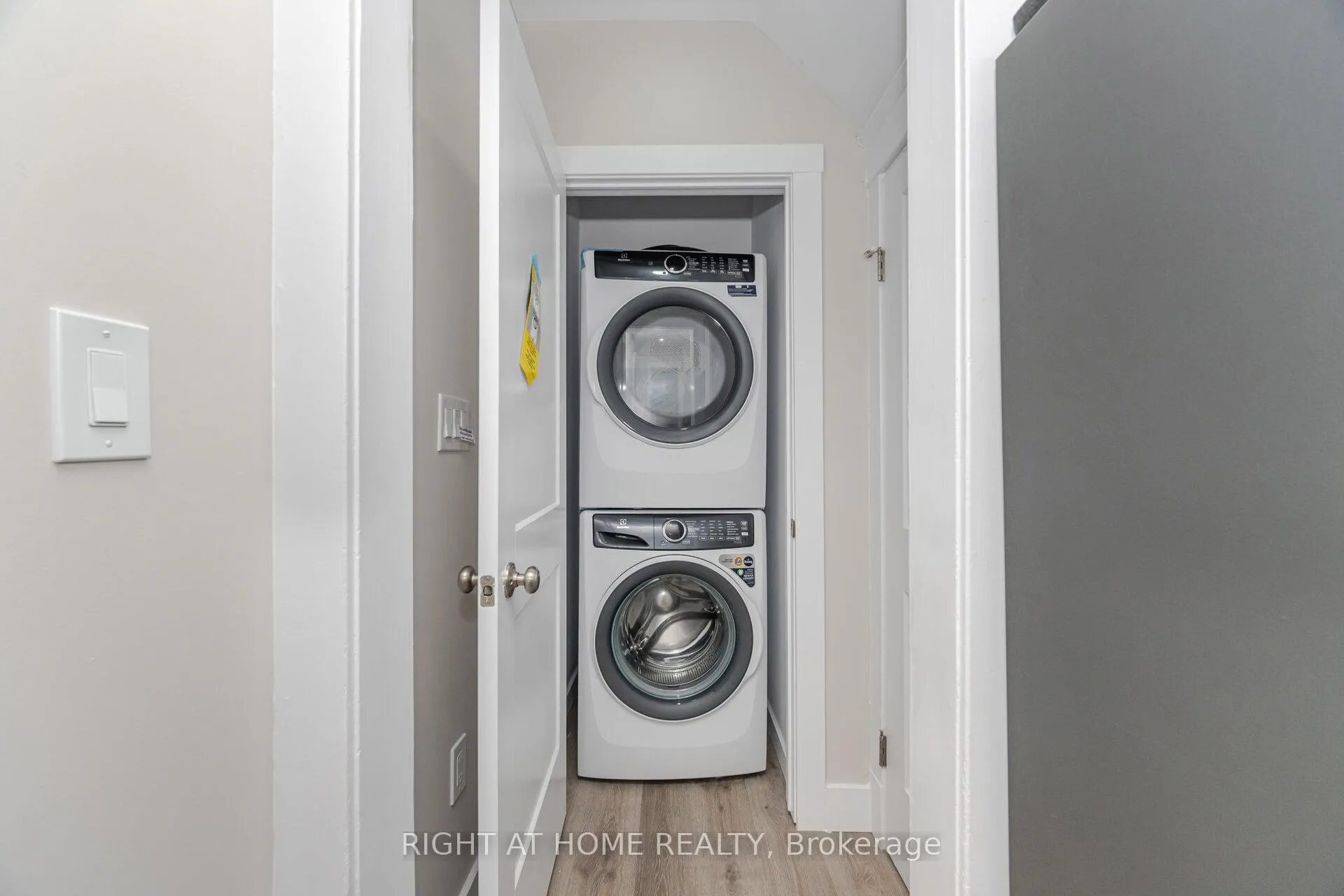 Photo 30 of 152 Weber Street E, Kitchener — HOMEH