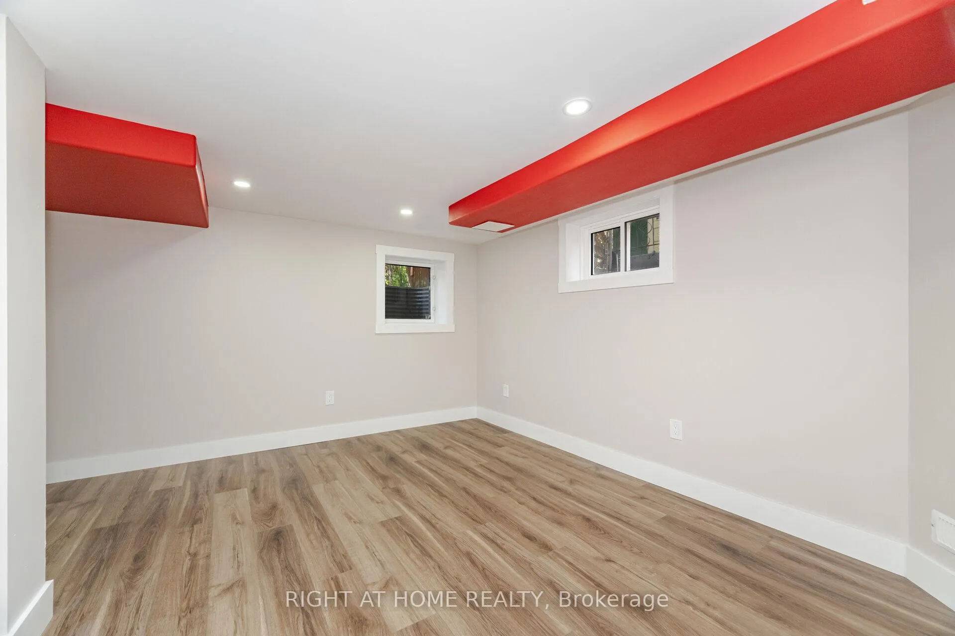 Photo 33 of 152 Weber Street E, Kitchener — HOMEH
