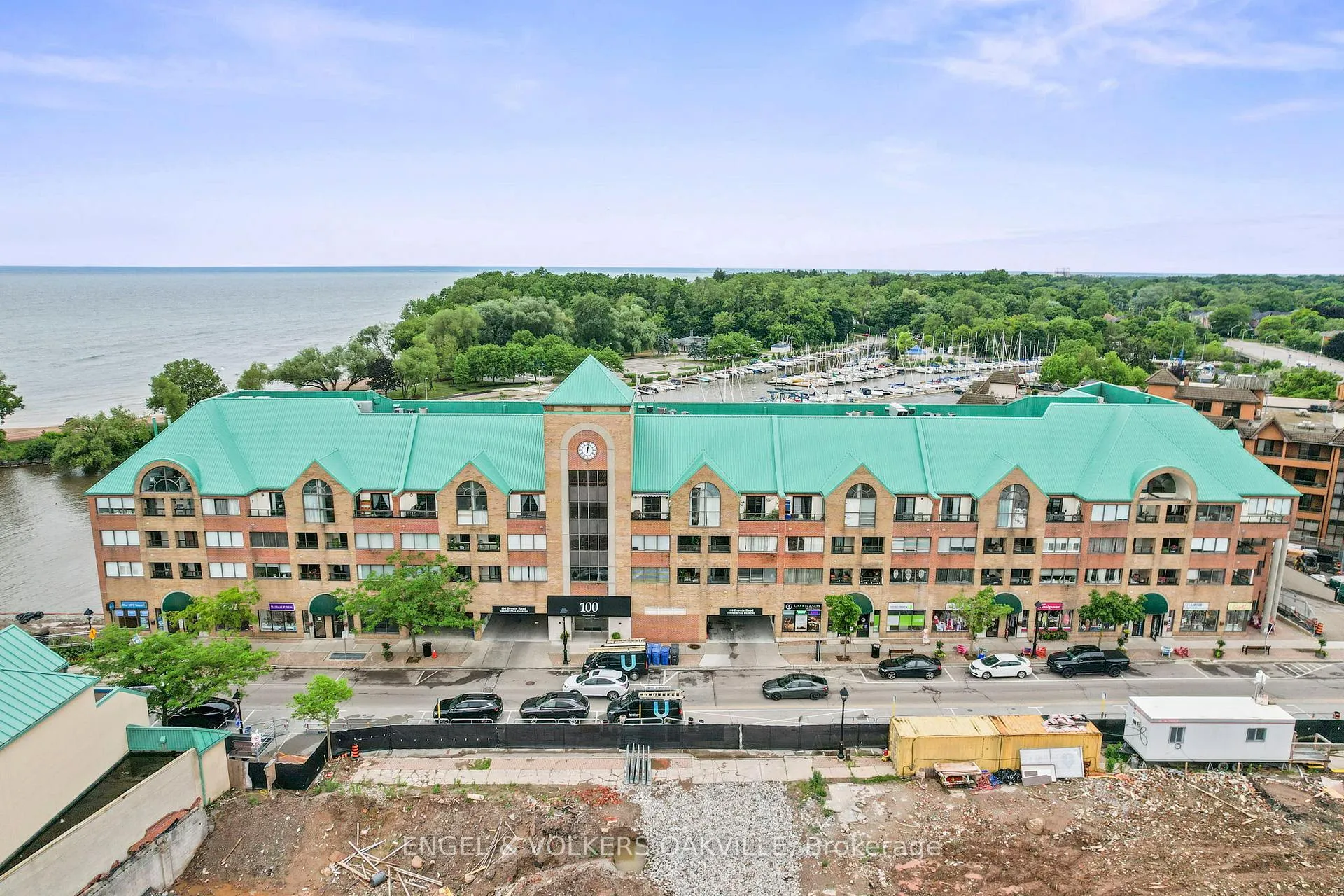 Front of Unit 416, 100 Bronte Road