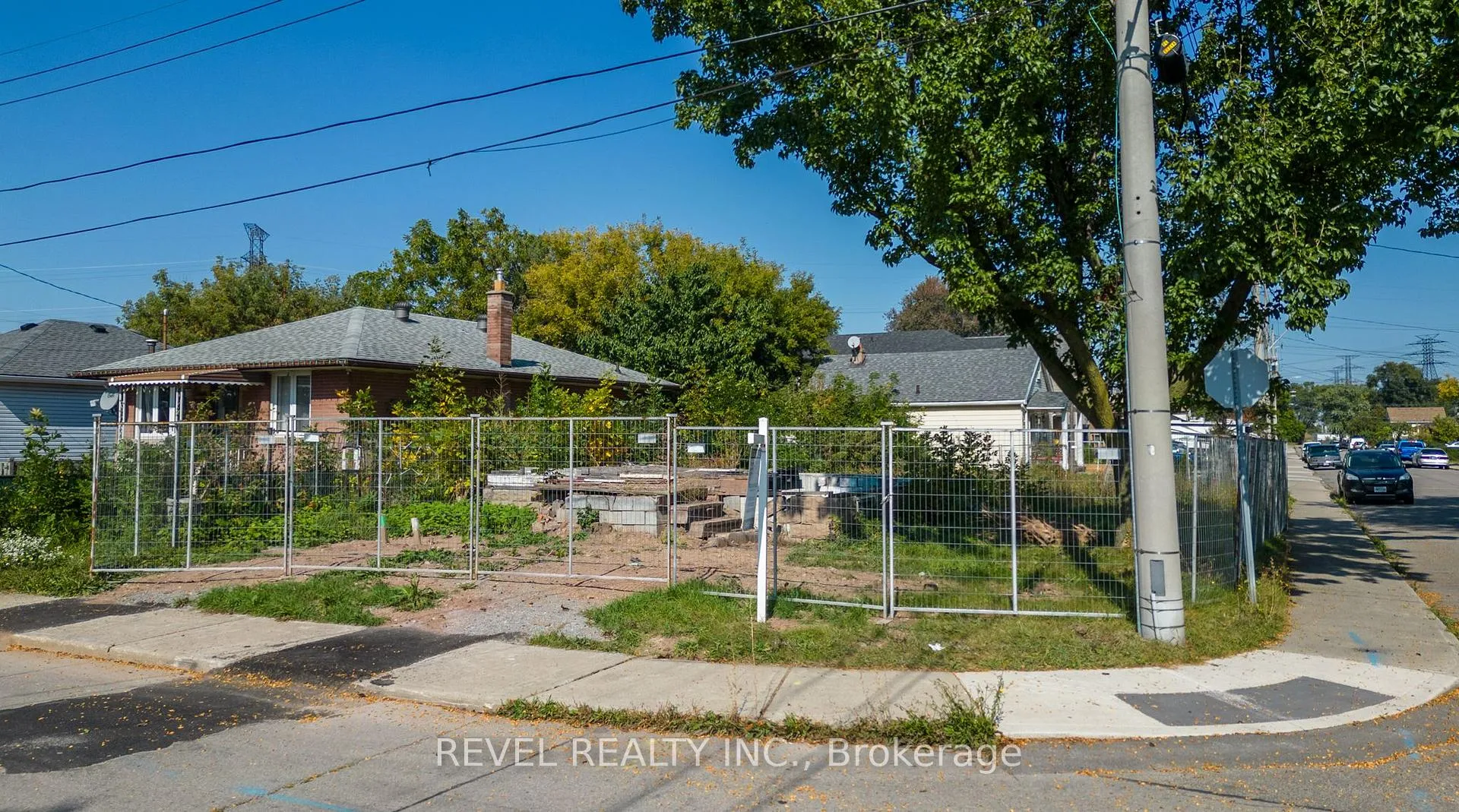 Photo 2 of 213 Grace Avenue, Hamilton, Parkview — HOMEH