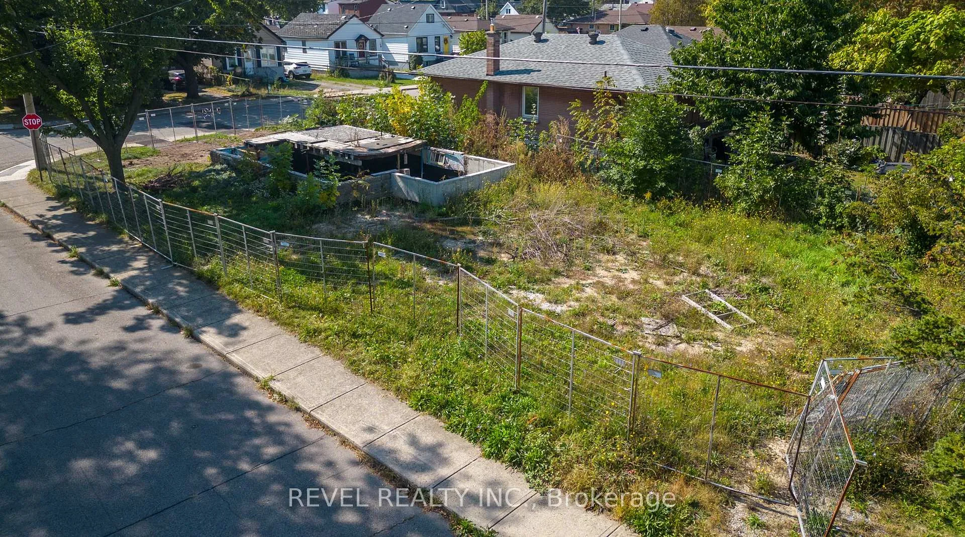 Photo 8 of 213 Grace Avenue, Hamilton, Parkview — HOMEH
