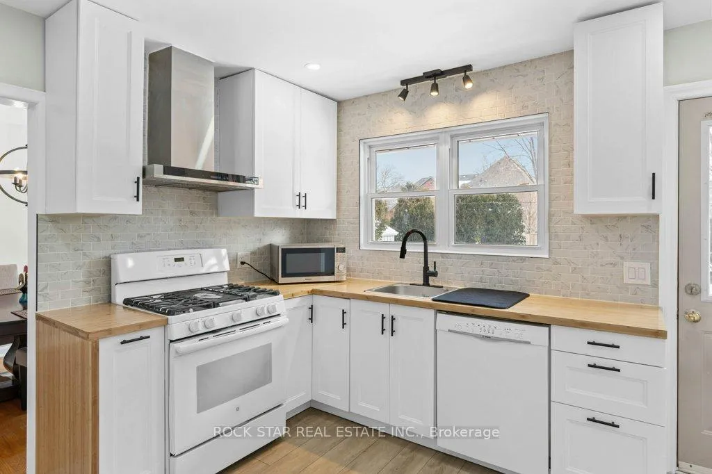 Photo 10 of 59 Kings Forest Drive, Hamilton, Huntington — HOMEH