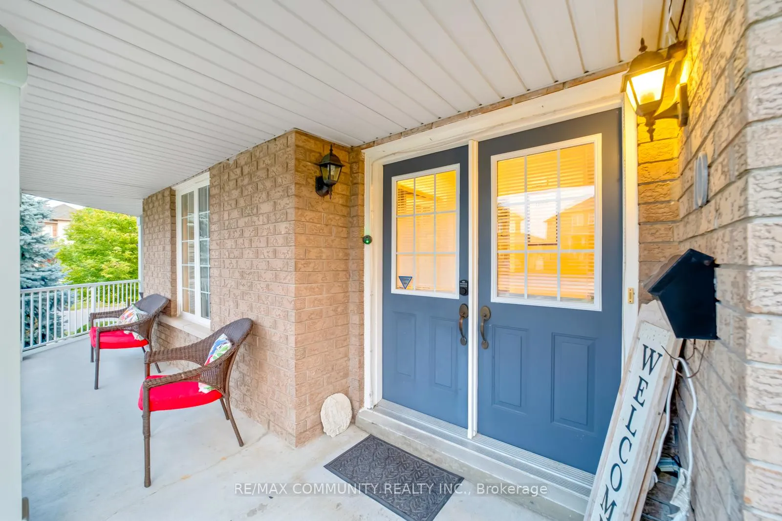 Photo 3 of 10 Shuttleworth Drive, Clarington, Courtice — HOMEH