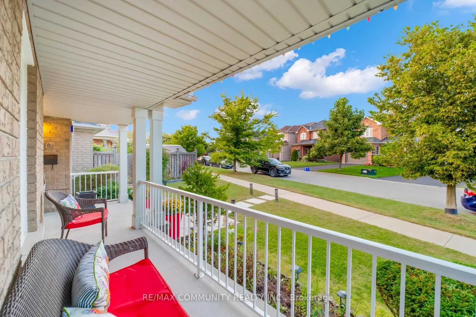 Photo 4 of 10 Shuttleworth Drive, Clarington, Courtice — HOMEH