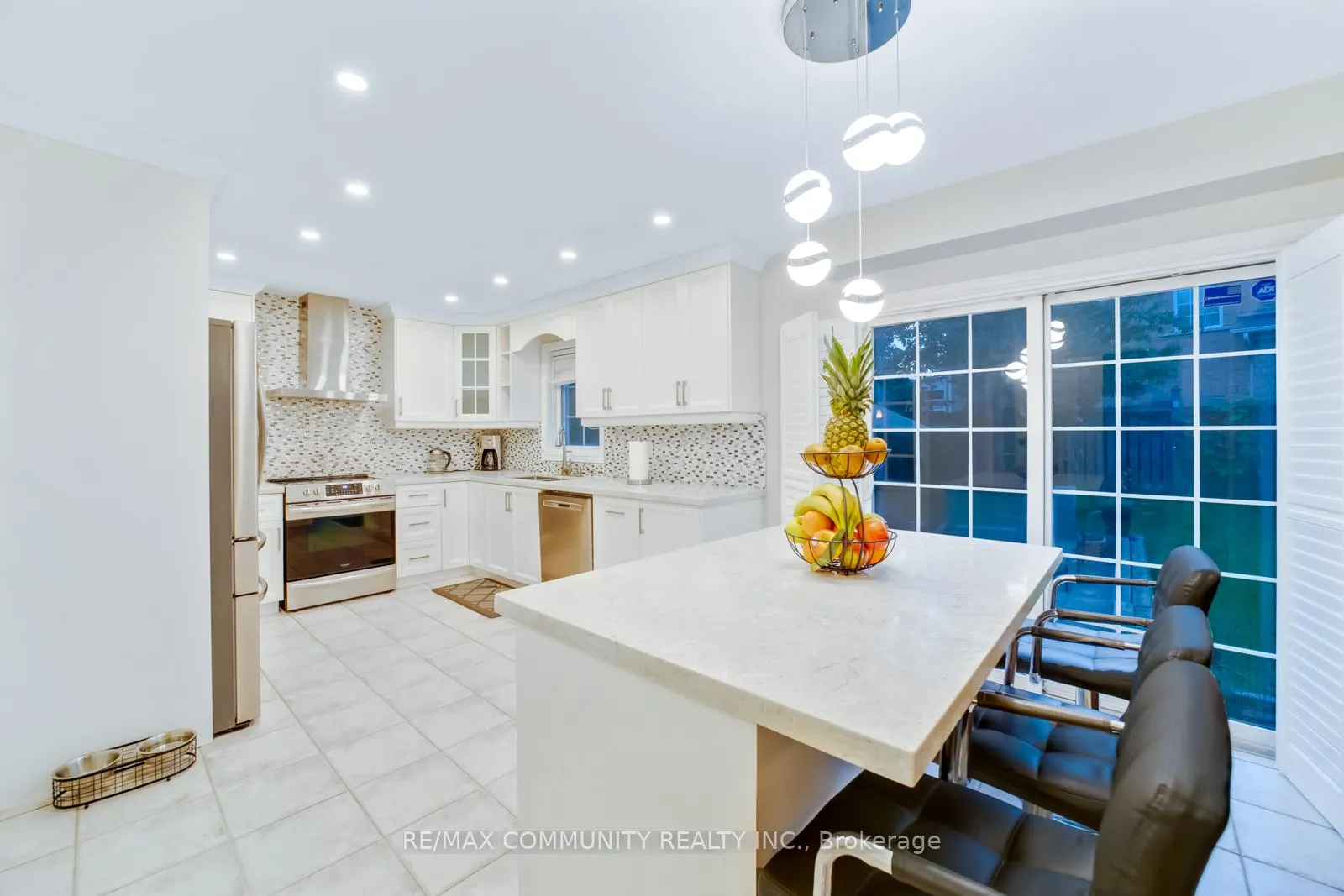 Photo 8 of 10 Shuttleworth Drive, Clarington, Courtice — HOMEH