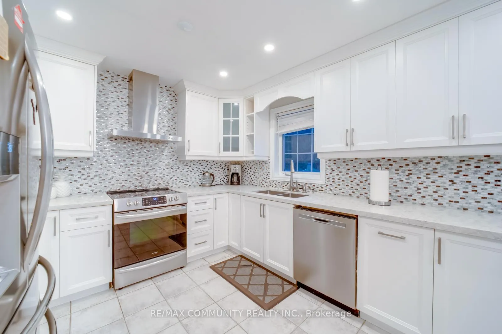 Photo 9 of 10 Shuttleworth Drive, Clarington, Courtice — HOMEH