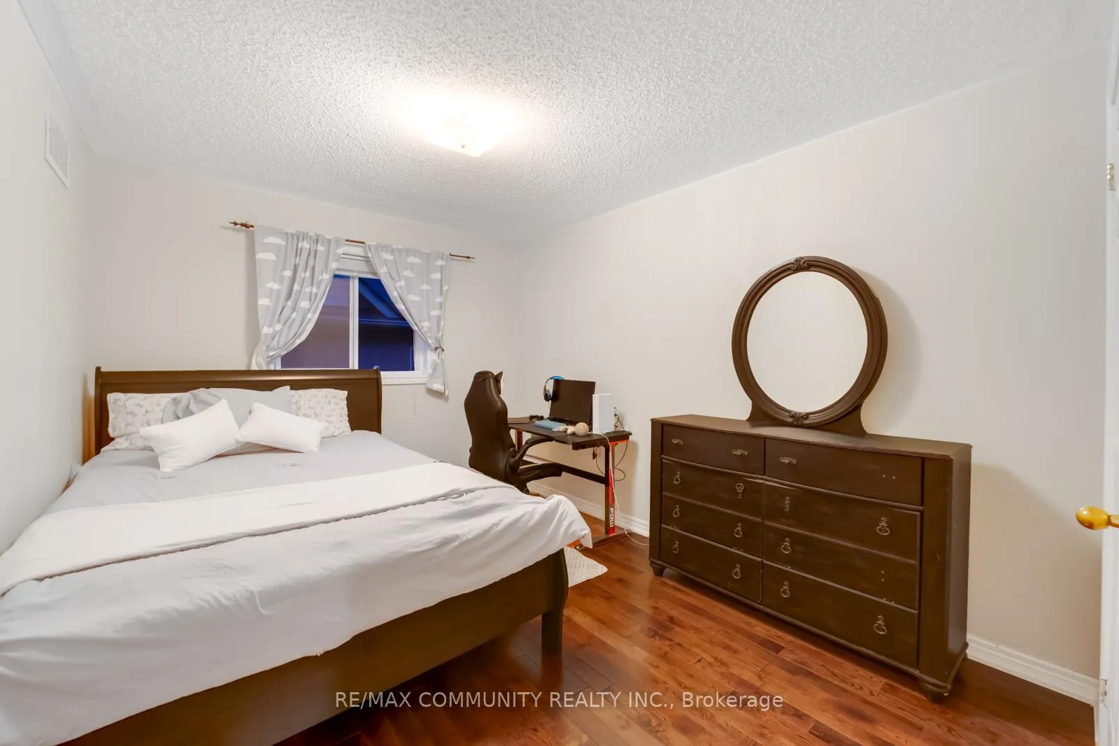 Photo 19 of 10 Shuttleworth Drive, Clarington, Courtice — HOMEH