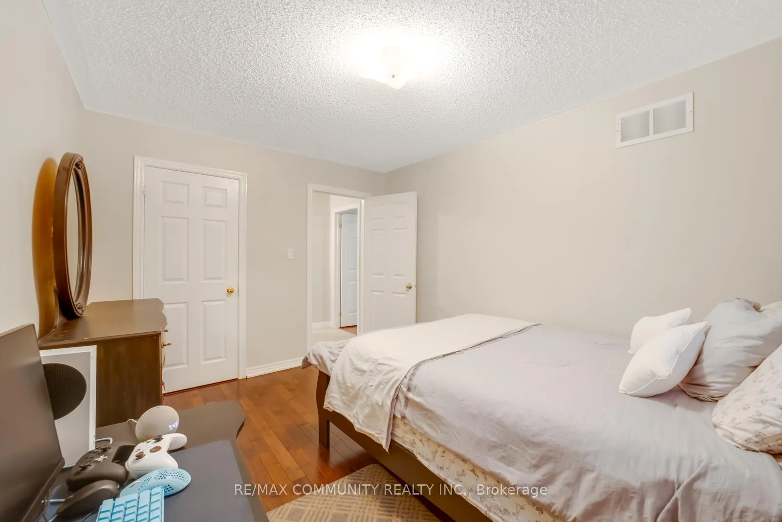 Photo 20 of 10 Shuttleworth Drive, Clarington, Courtice — HOMEH