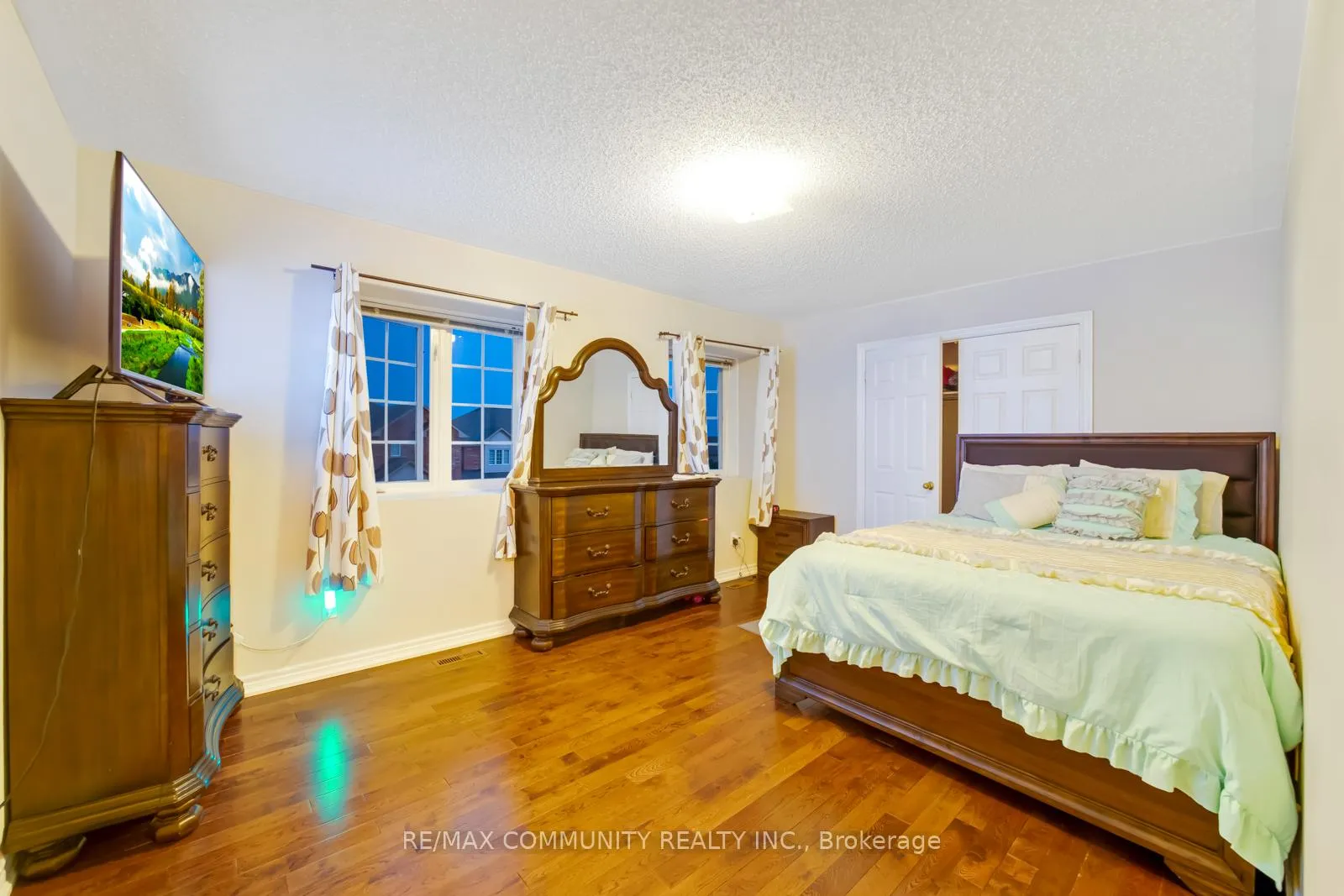 Photo 21 of 10 Shuttleworth Drive, Clarington, Courtice — HOMEH